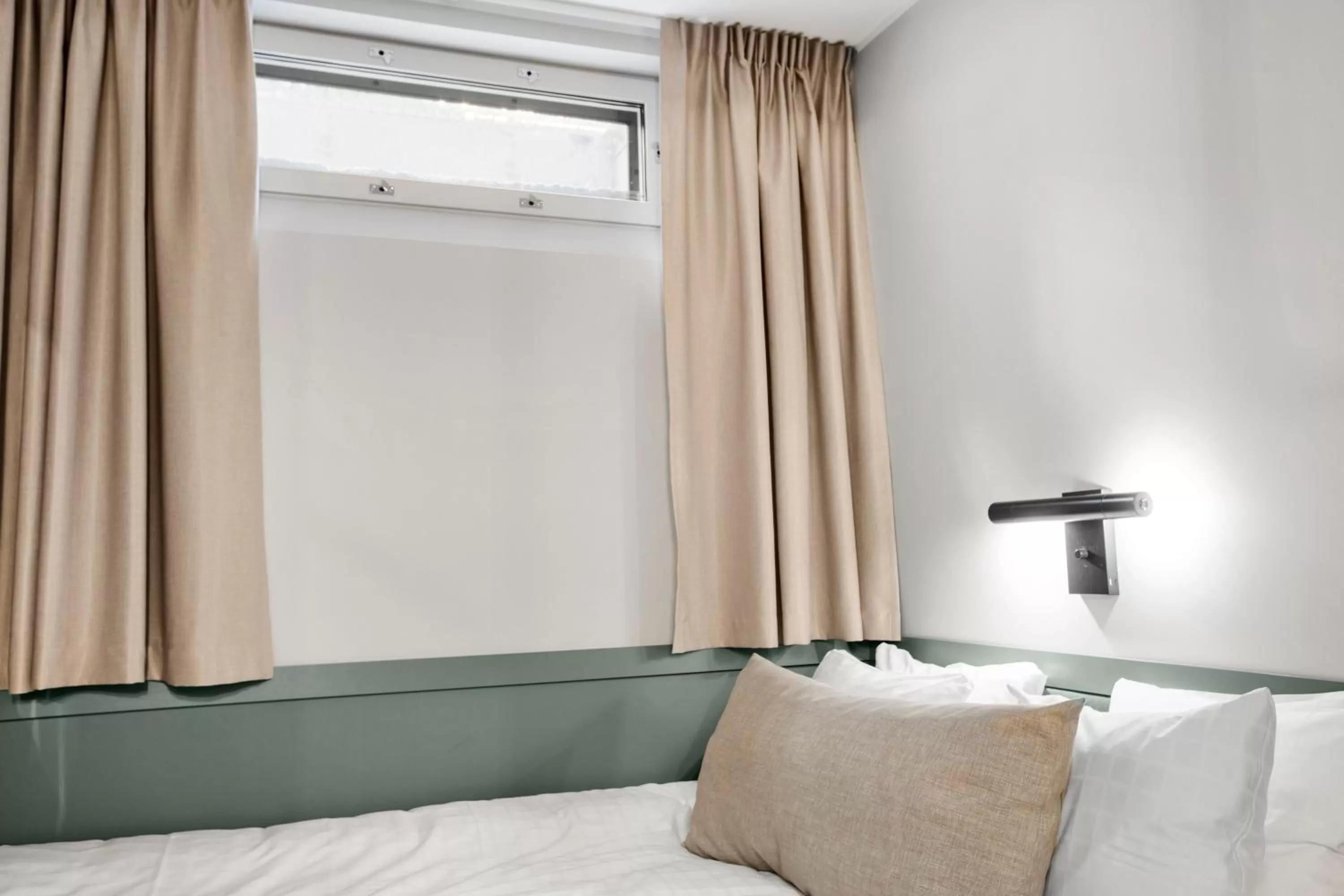 Bed in Best Western Hotel at 108