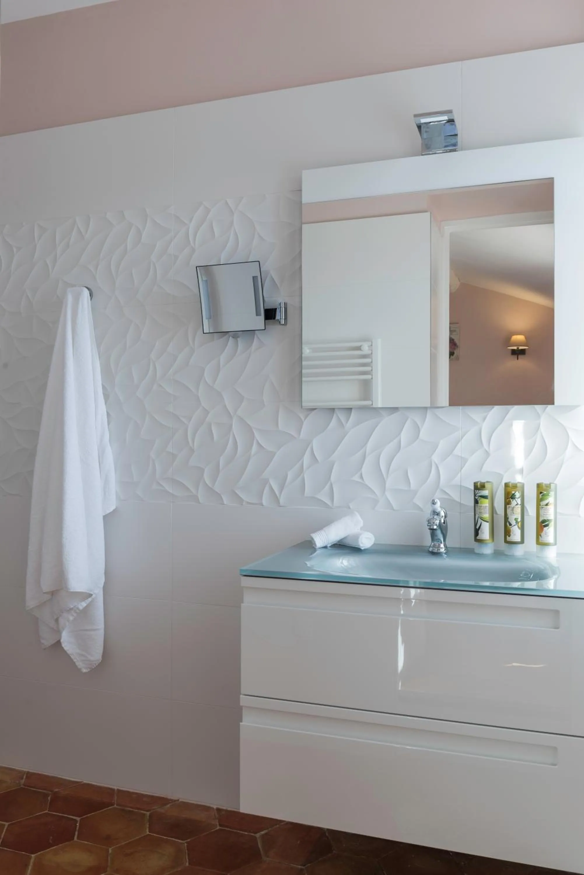 Bathroom in Mas des Romarins, The Originals Relais