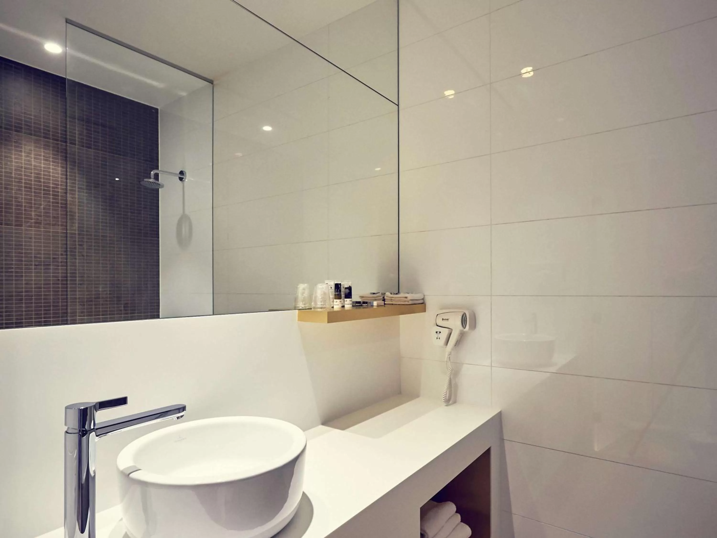 Photo of the whole room in Mercure Roeselare