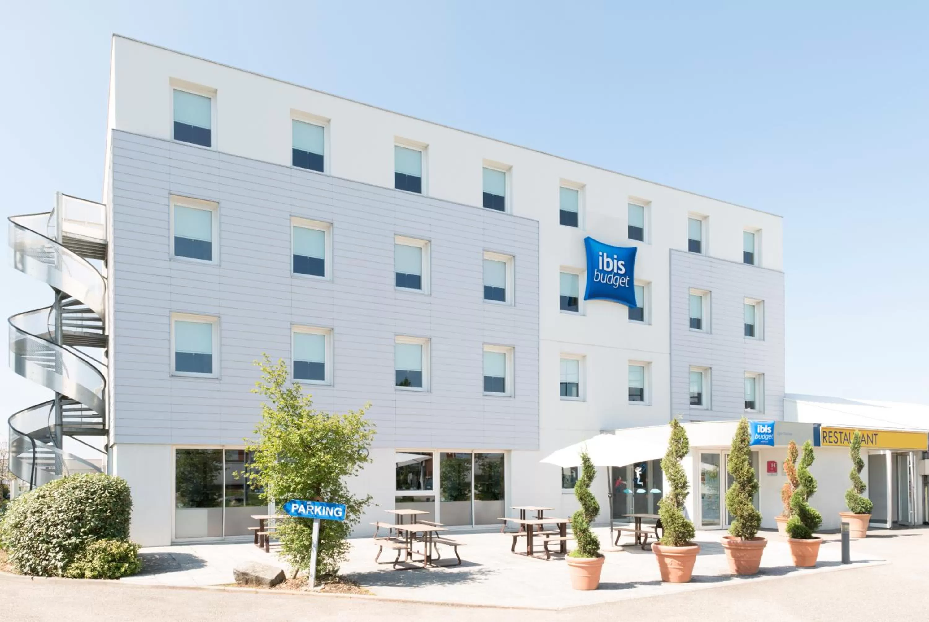 Facade/entrance in Hotel Ibis Budget Lyon Eurexpo -