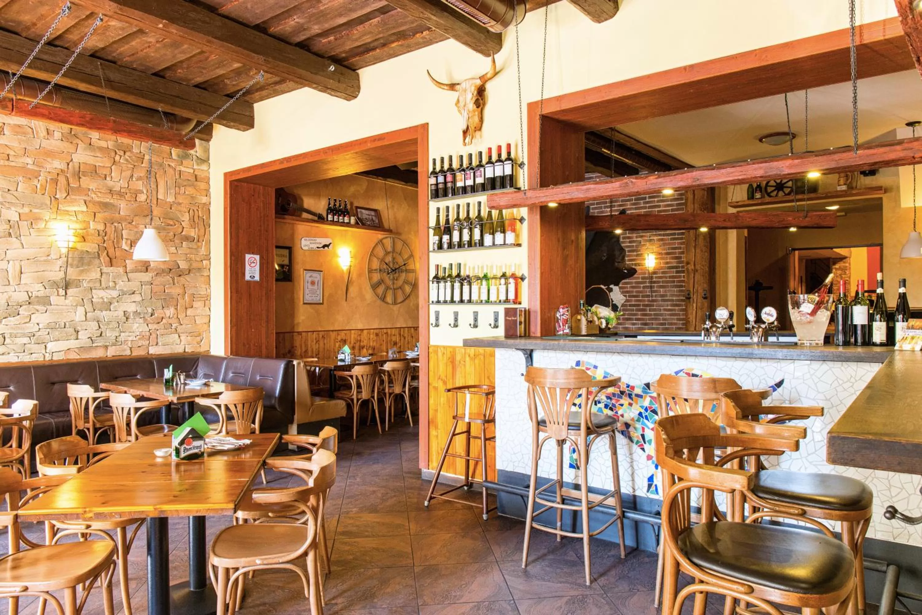 Restaurant/places to eat in Hotel Roudna