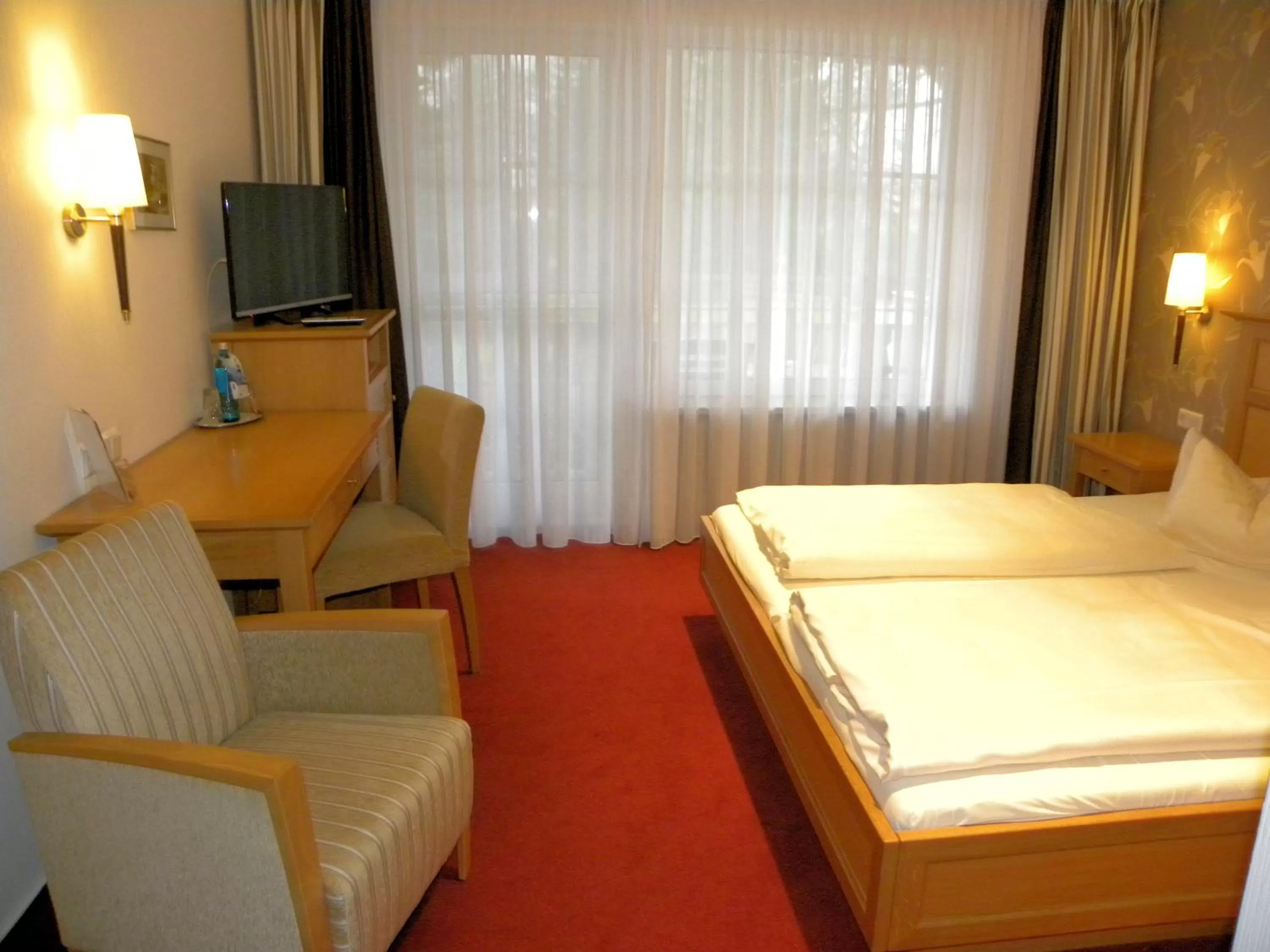 Photo of the whole room, Bed in Frommanns Landhotel