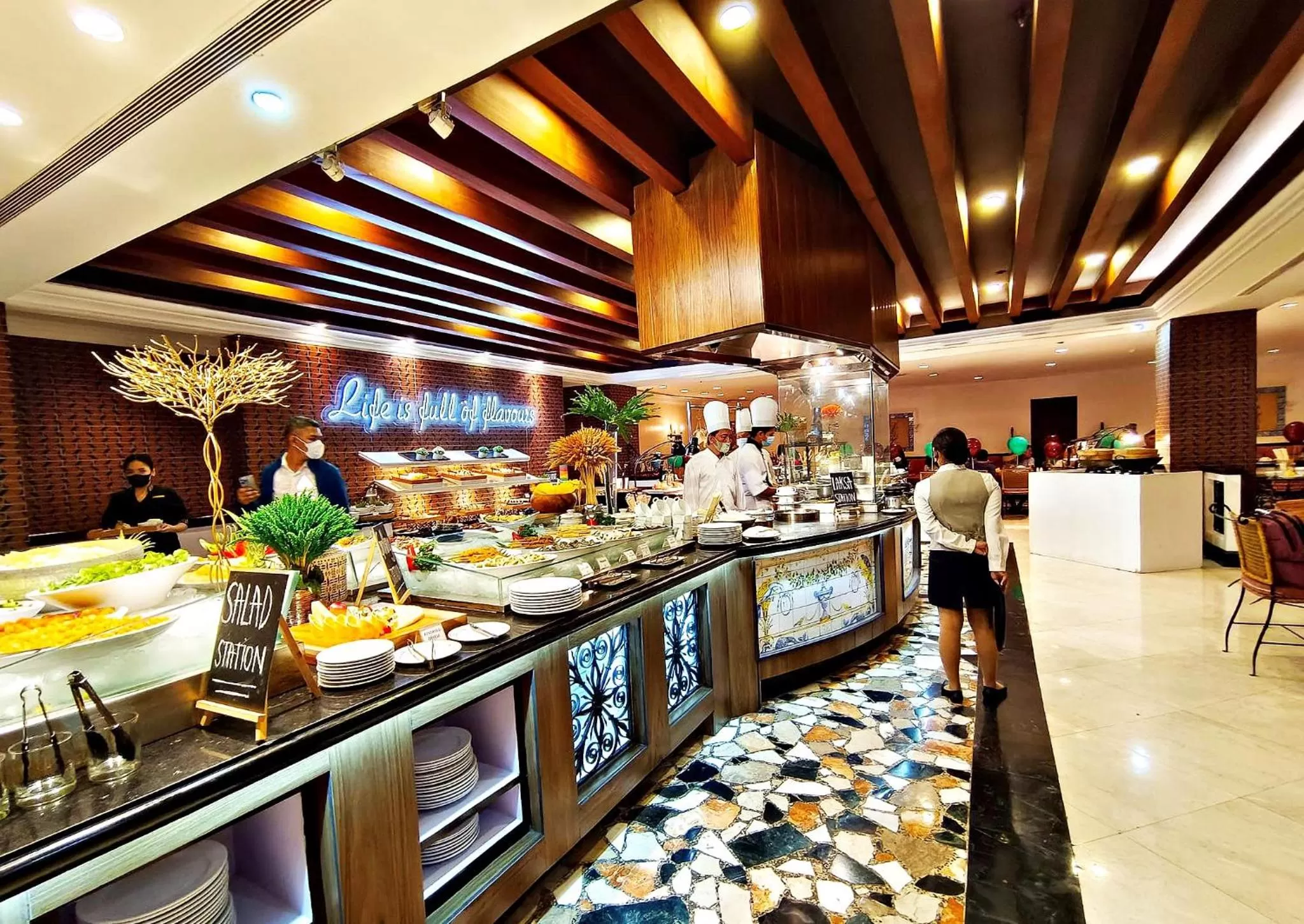 Restaurant/places to eat in The Heritage Hotel Manila