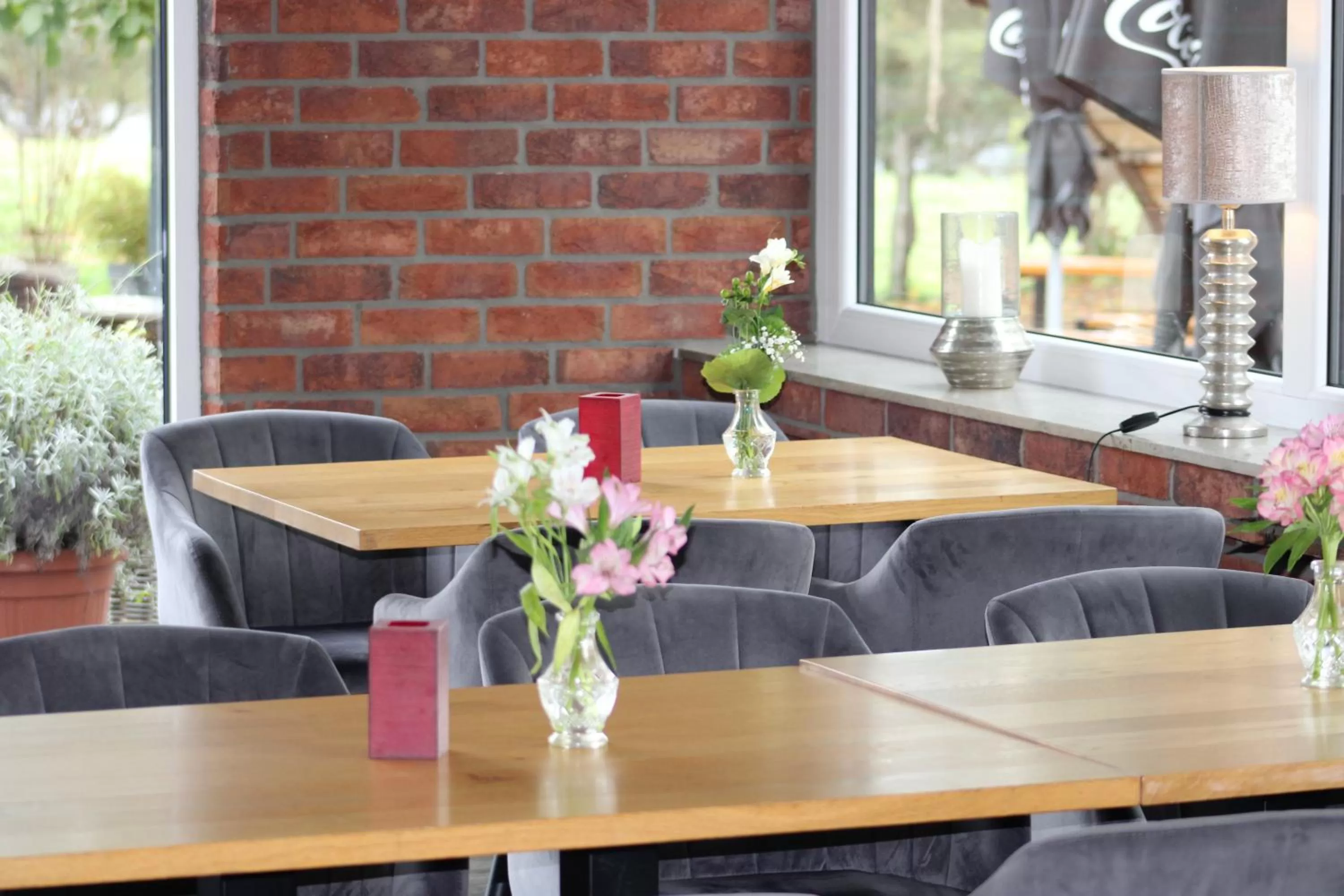 Restaurant/places to eat in Hotel Mintarder Wasserbahnhof