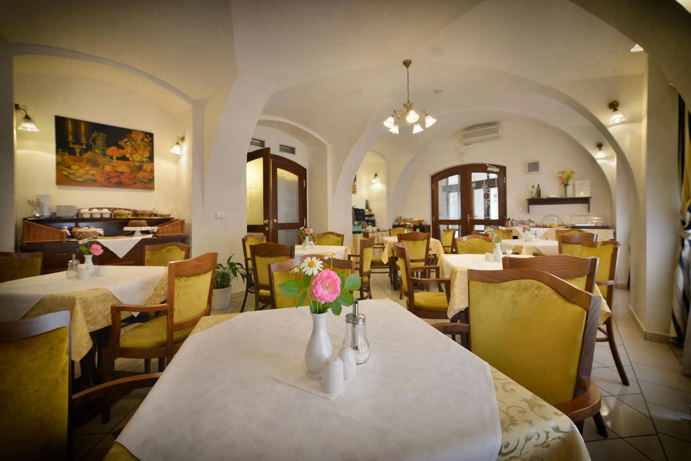 Restaurant/places to eat in Hotel Certovka