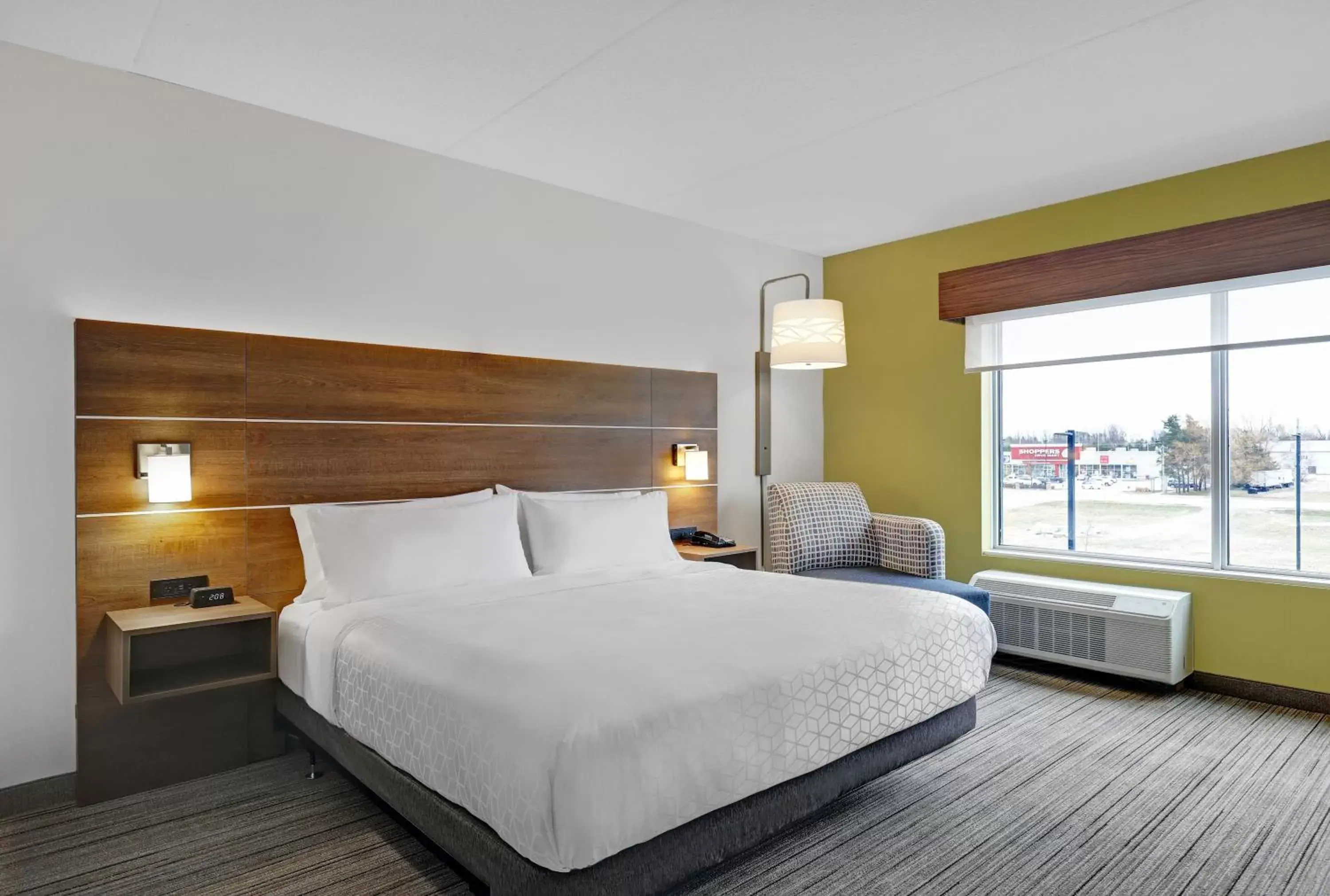 King Room with Hearing Accessible Tub - Non-Smoking in Holiday Inn Express & Suites - Port Elgin King Room with Hearing Accessible Tub - Non-Smoking in Holiday Inn Express & Suites - Port Elgin