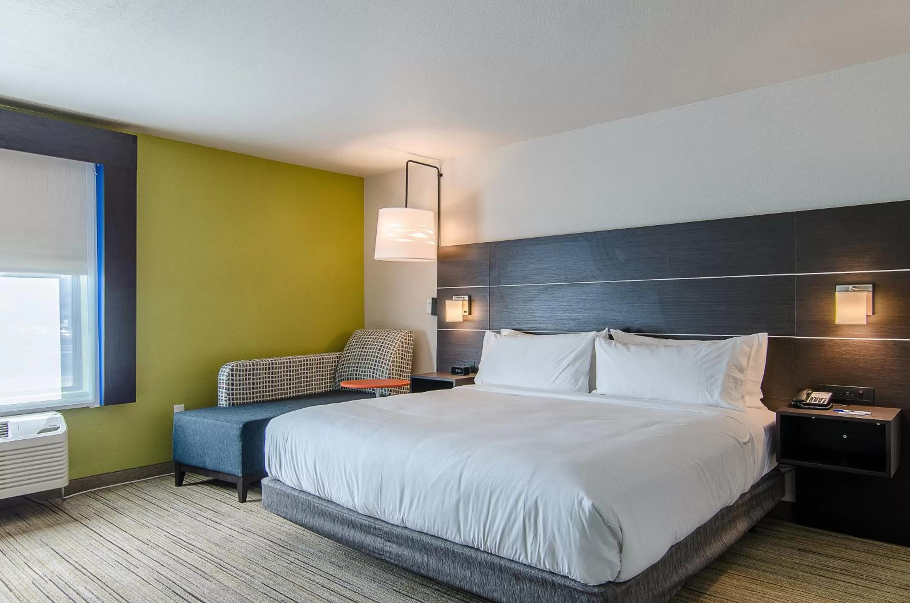 Photo of the whole room, Bed in Holiday Inn Express & Suites - Atchison by IHG
