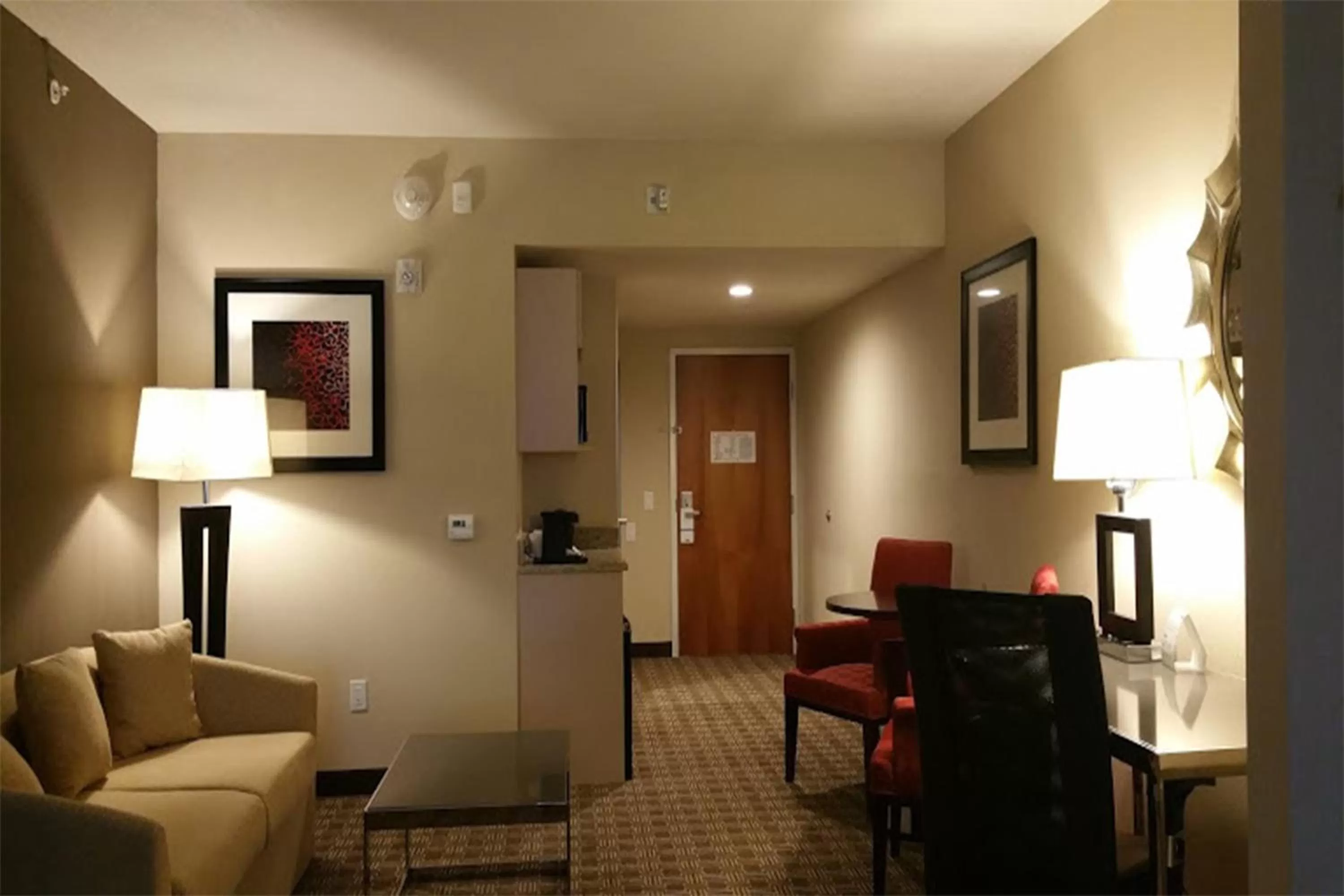 Photo of the whole room in Holiday Inn Express & Suites Lantana by IHG