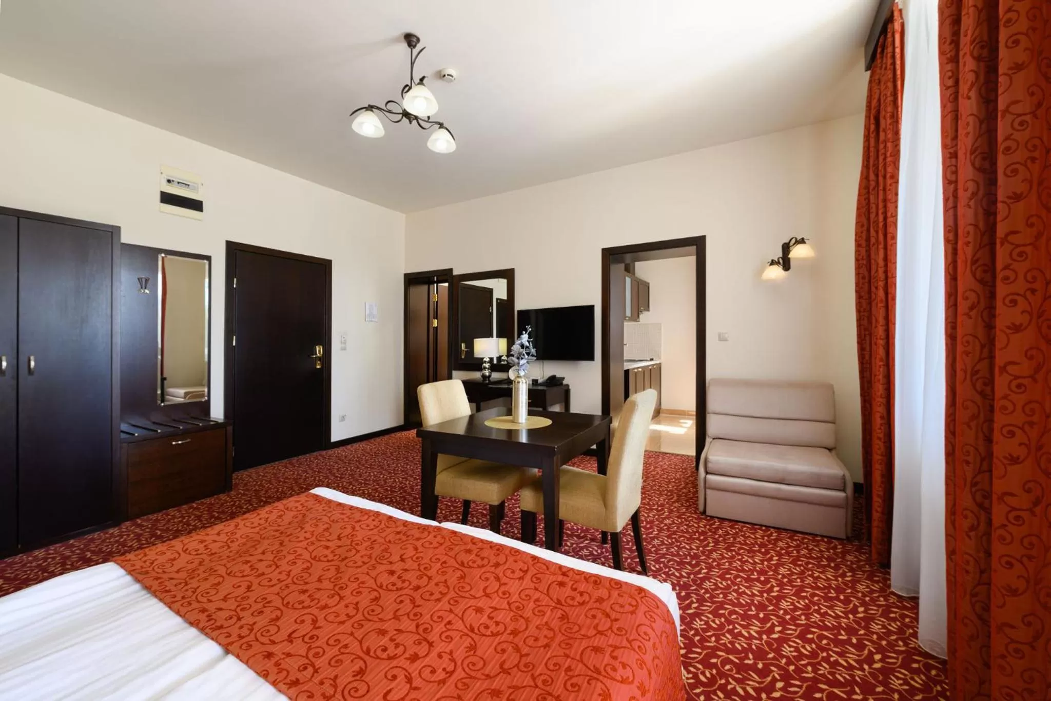 Photo of the whole room, Bed in Hotel Aurum