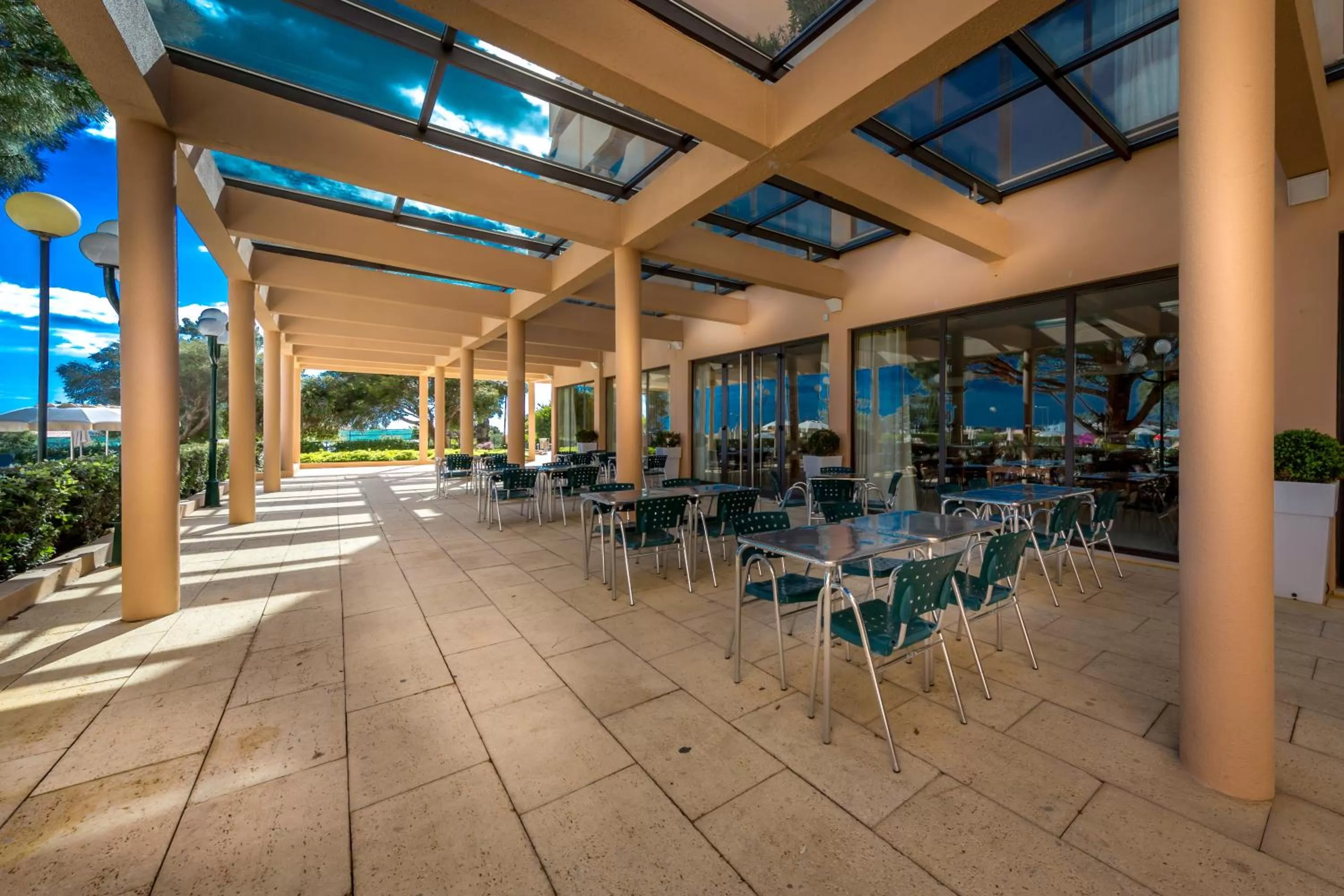 Restaurant/places to eat in Vila Gale Atlantico