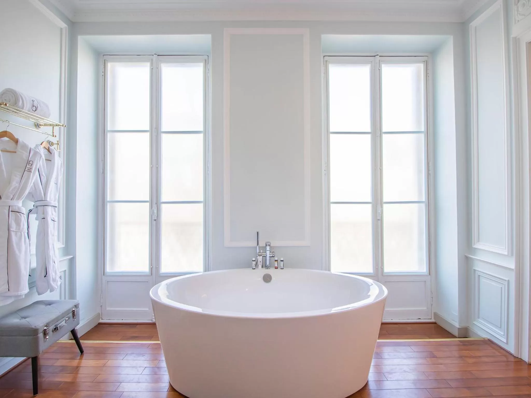 Bathroom in Hotel des Quinconces Bordeaux Centre