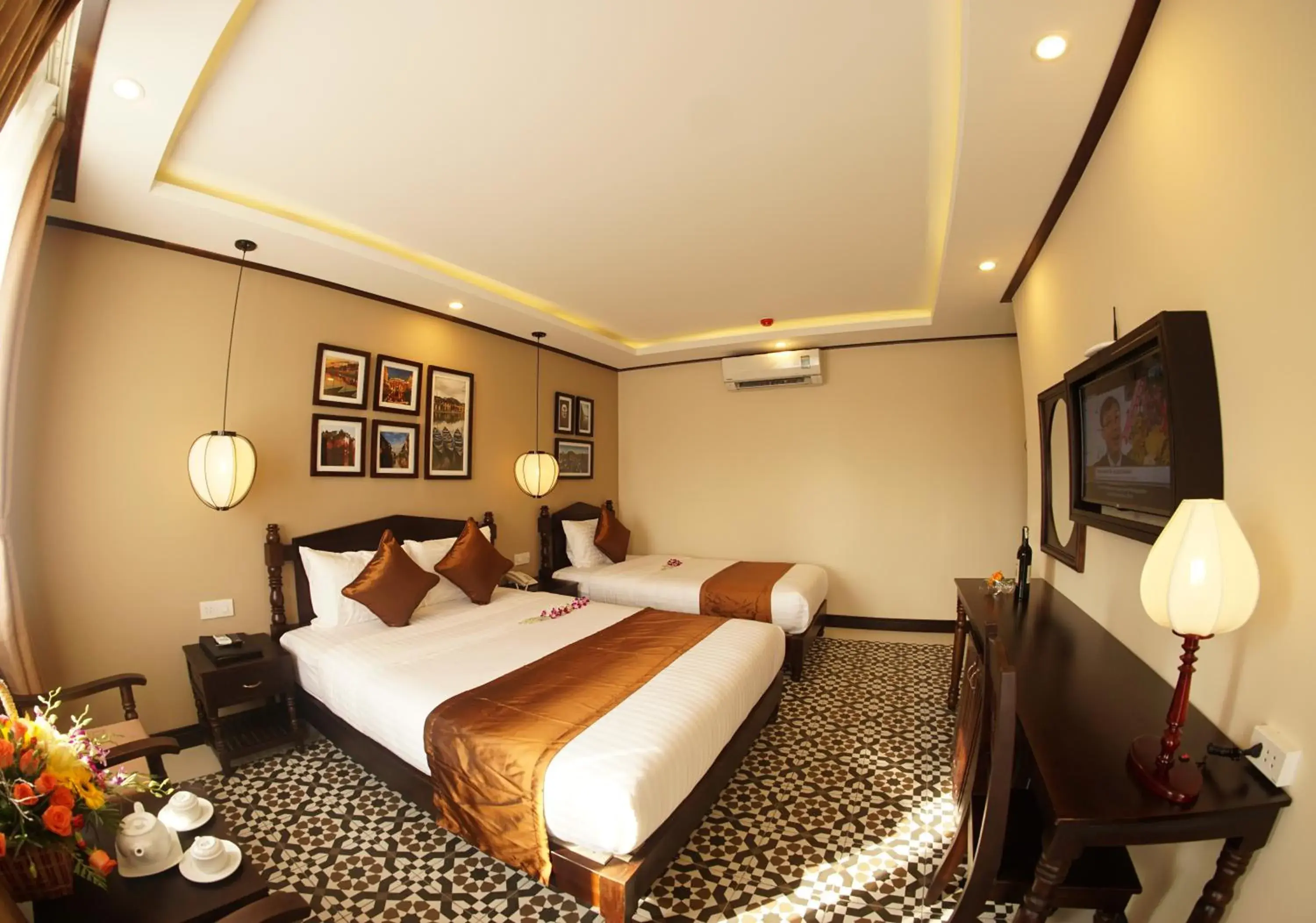 Superior Twin Room in Golden Bell Backpacker Hotel & Pool Bar Superior Twin Room in Golden Bell Backpacker Hotel & Pool Bar