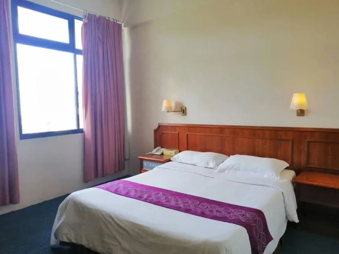 Superior Double Room in Pacific Orient Hotel ( 凯富大酒店 ) Superior Double Room in Pacific Orient Hotel ( 凯富大酒店 )