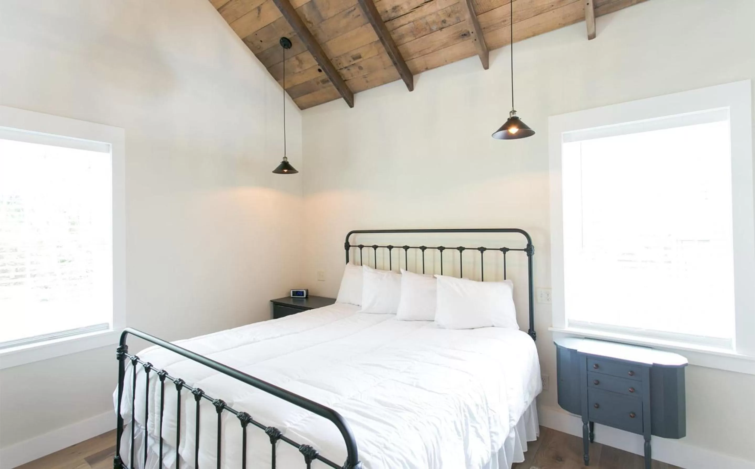 Bedroom, Bed in Farmhouse Suites by Amish Country Lodging