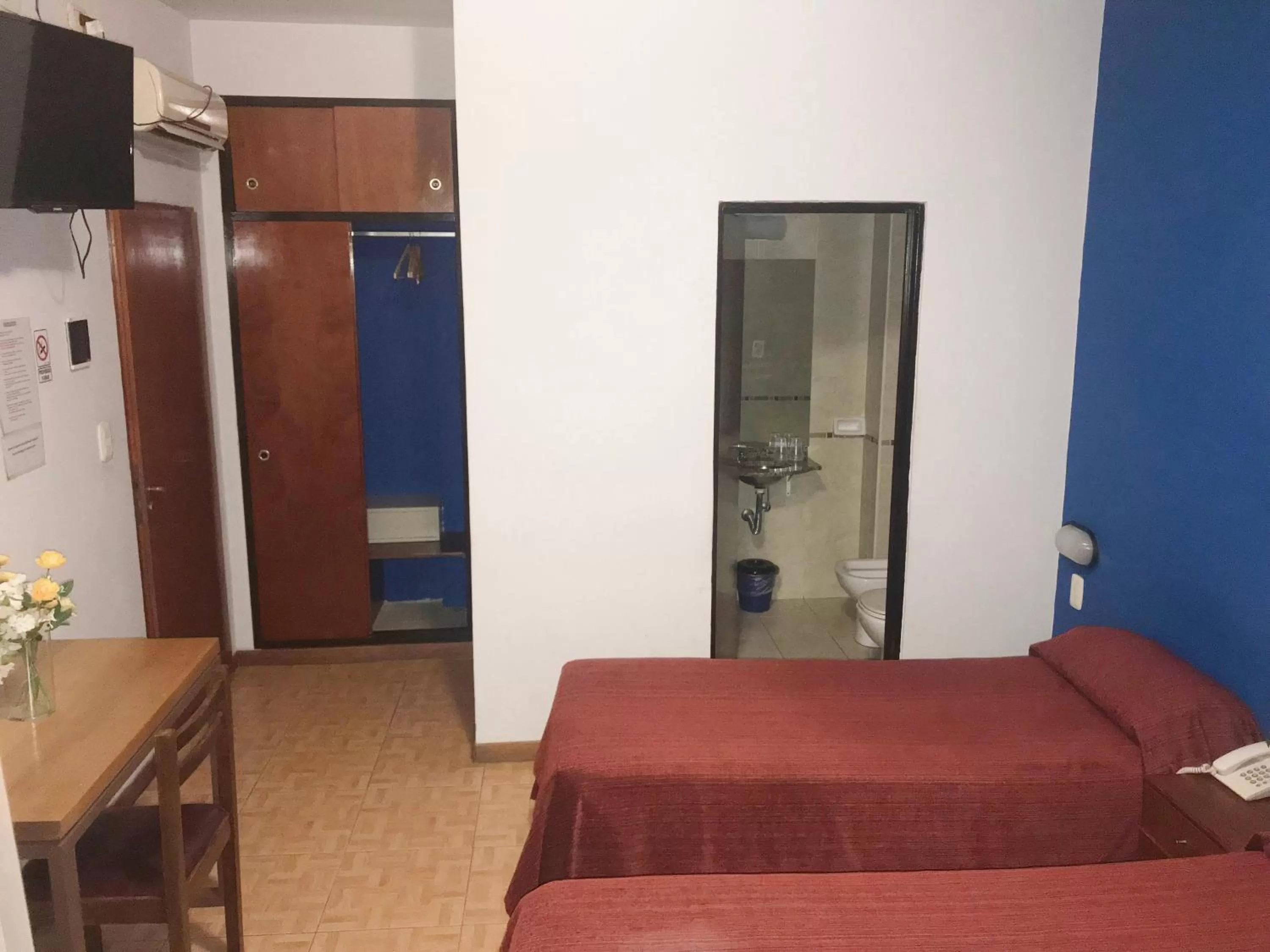 Photo of the whole room, Bed in Hotel Alcazar