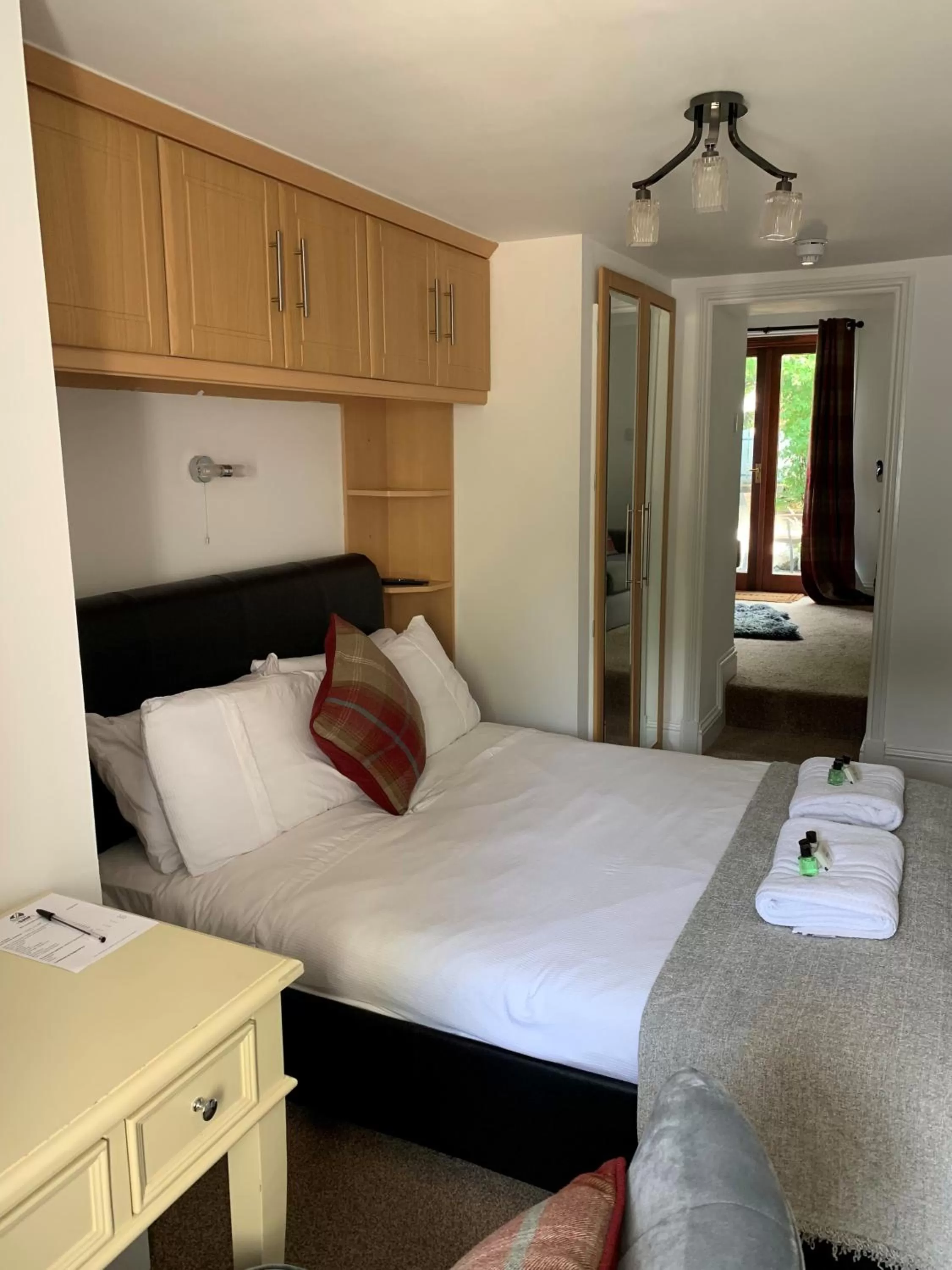 Bedroom, Bed in The Ship Inn