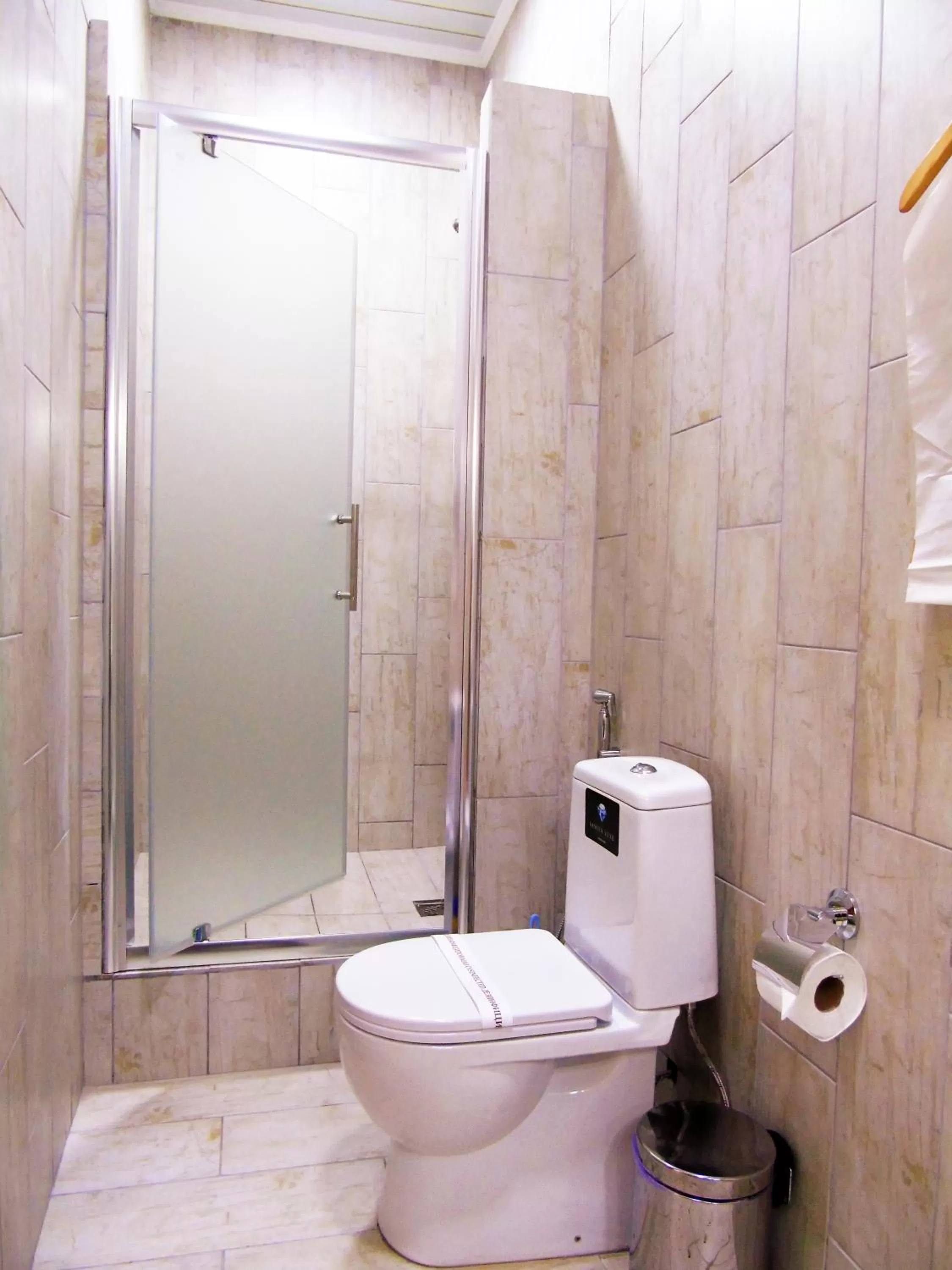 Toilet in Amsterdam Hotel Aktobe