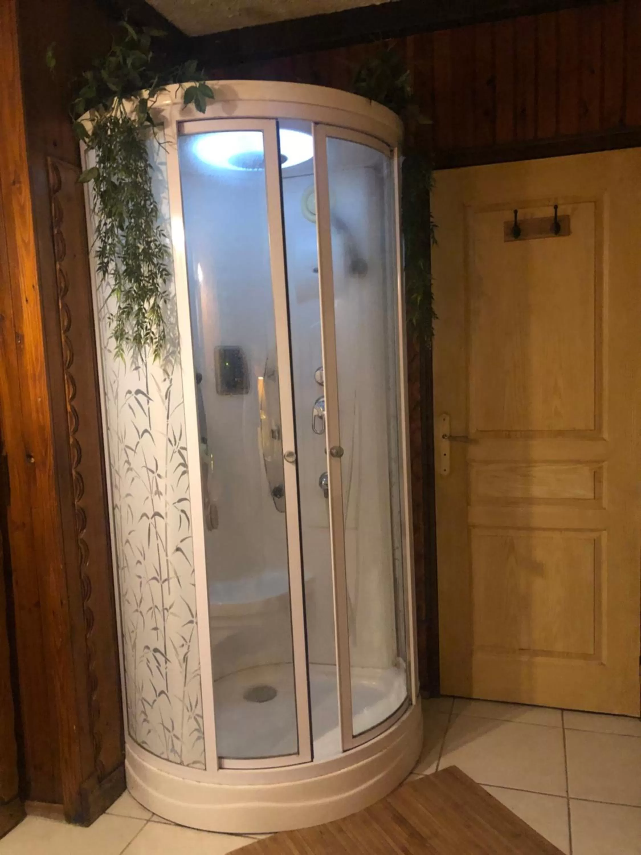 Bathroom in Chambre d'hôte txaleta (le Chalet)