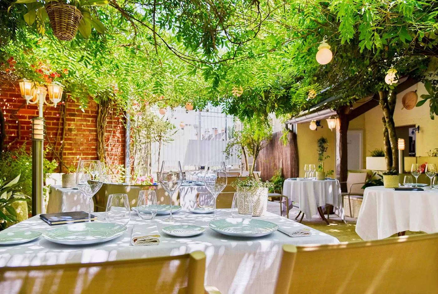 Balcony/Terrace in Logis Hôtels Restaurant La Mère Hamard