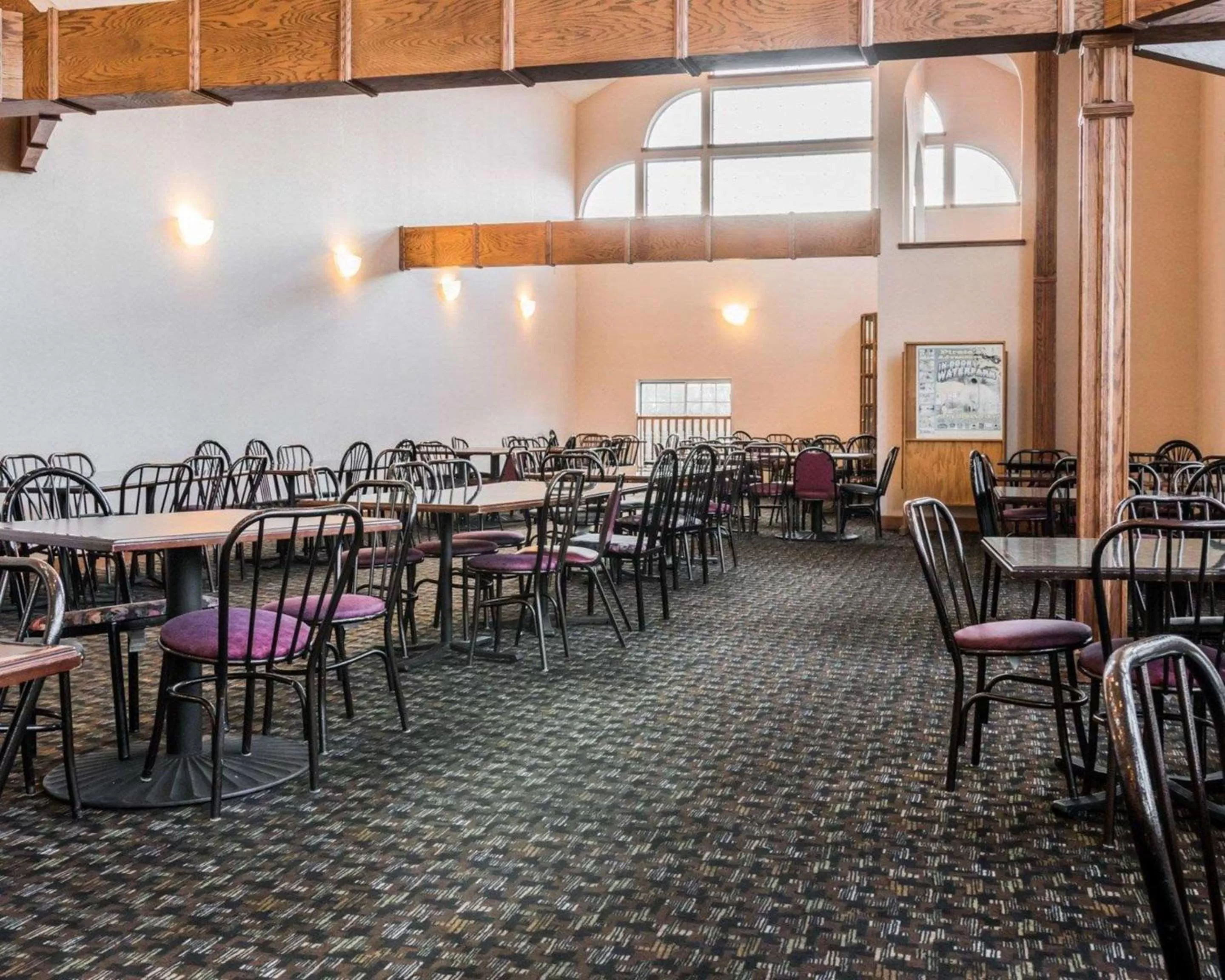 Restaurant/places to eat in Clarion Hotel Mackinaw City Beachfront