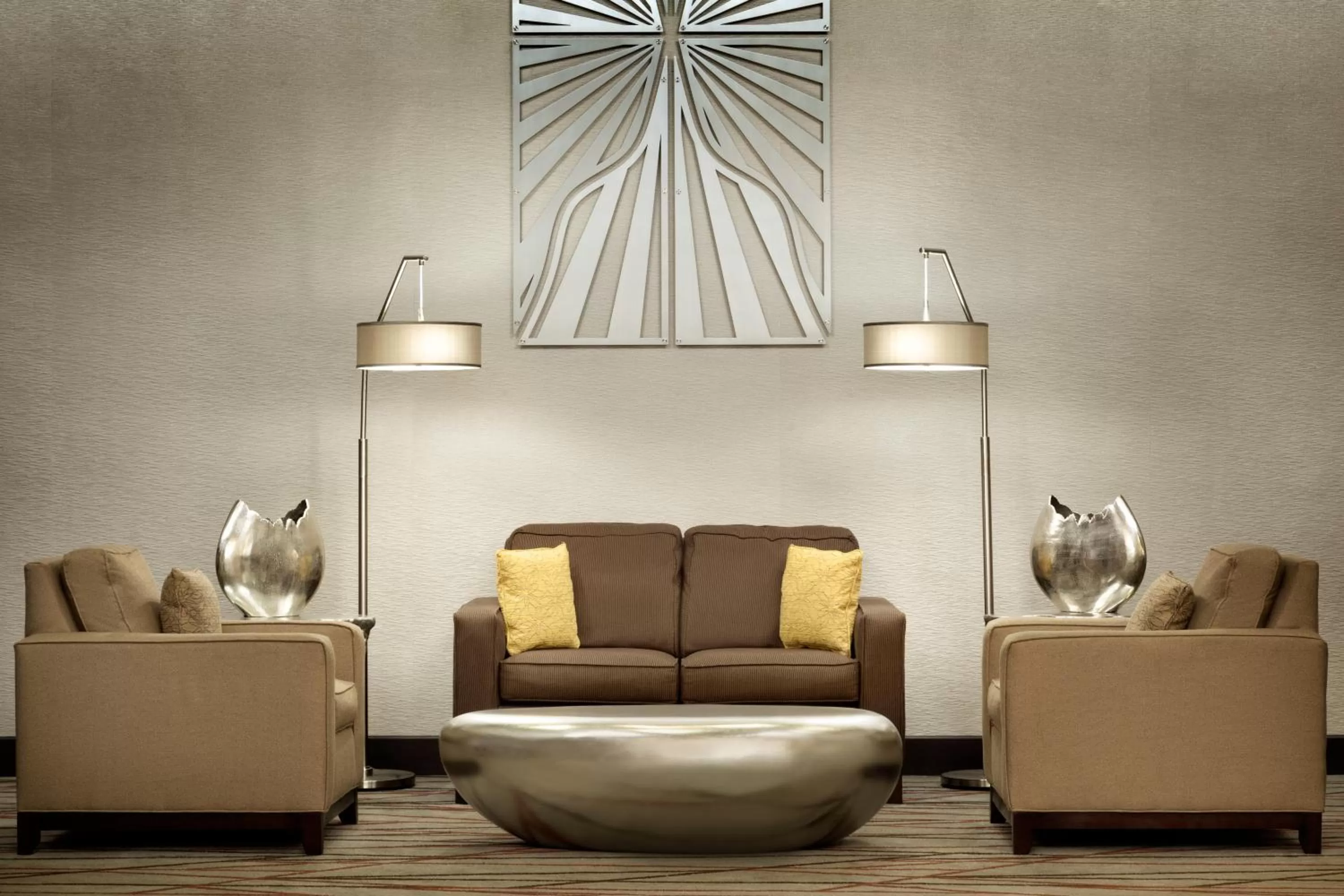 Communal lounge/ TV room in Radisson Akron-Fairlawn Copley