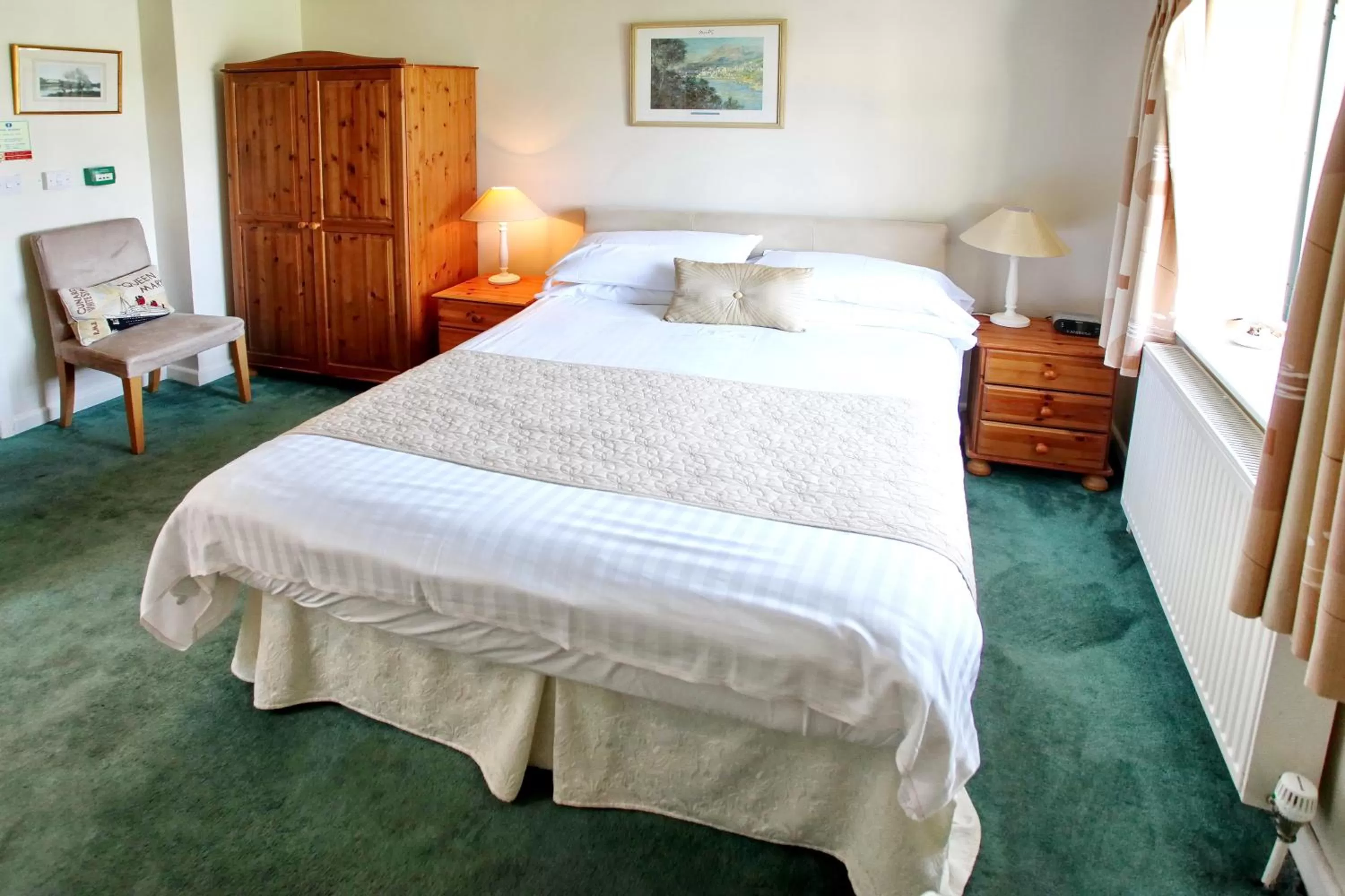 Bedroom, Bed in The Potters Arms