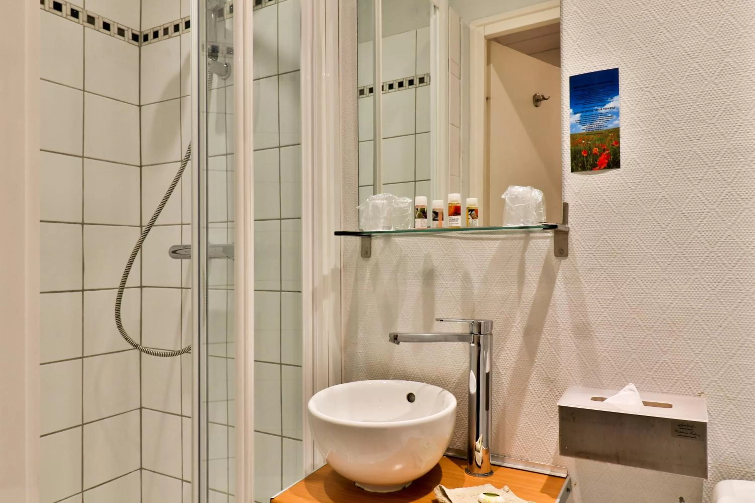 Shower in Hotel Victor Hugo Nice