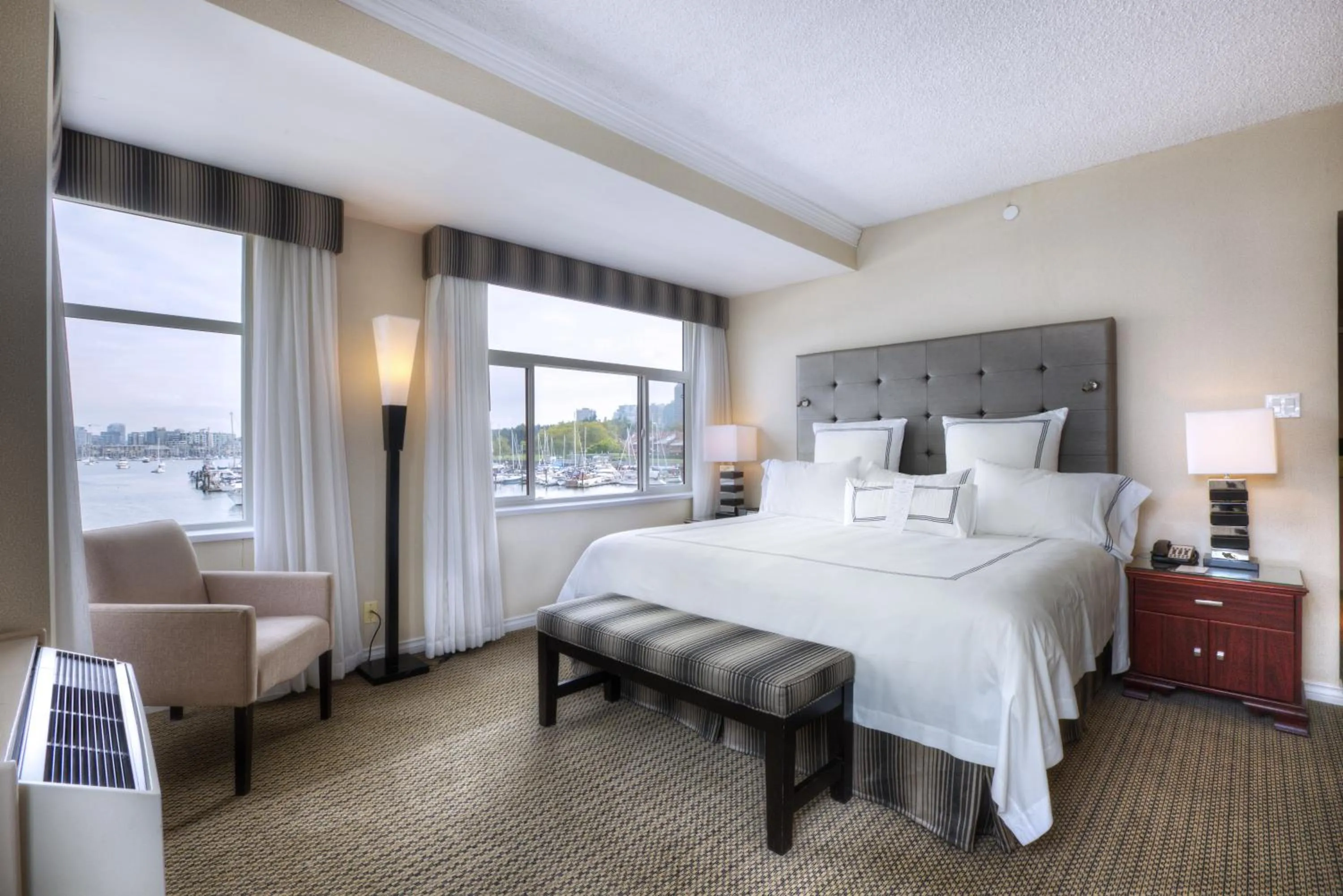 Bedroom, Bed in Granville Island Hotel