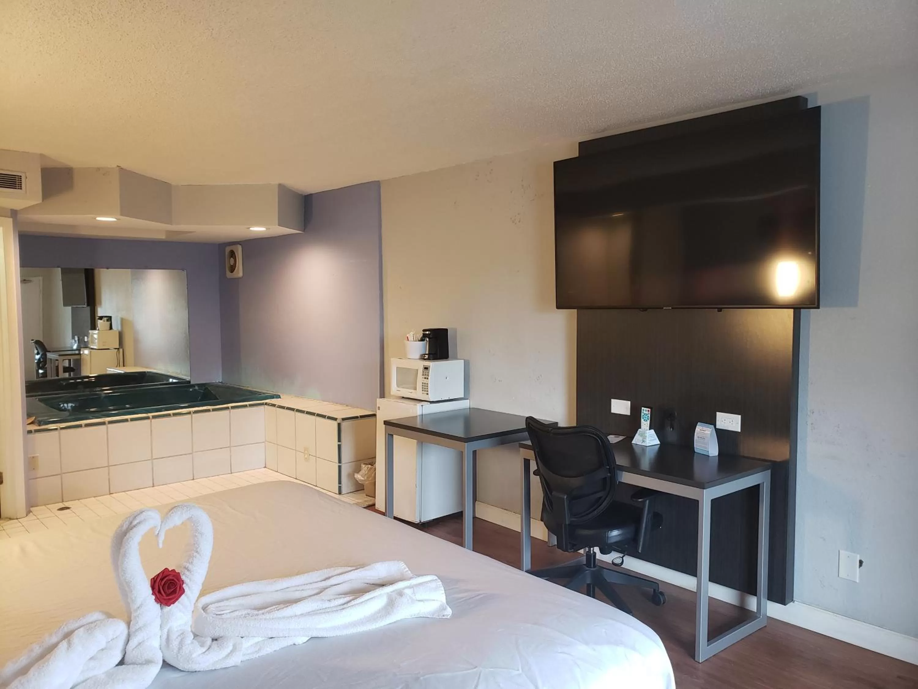 TV and multimedia, Bed in Envi Boutique Hotel Henderson-Evansville South