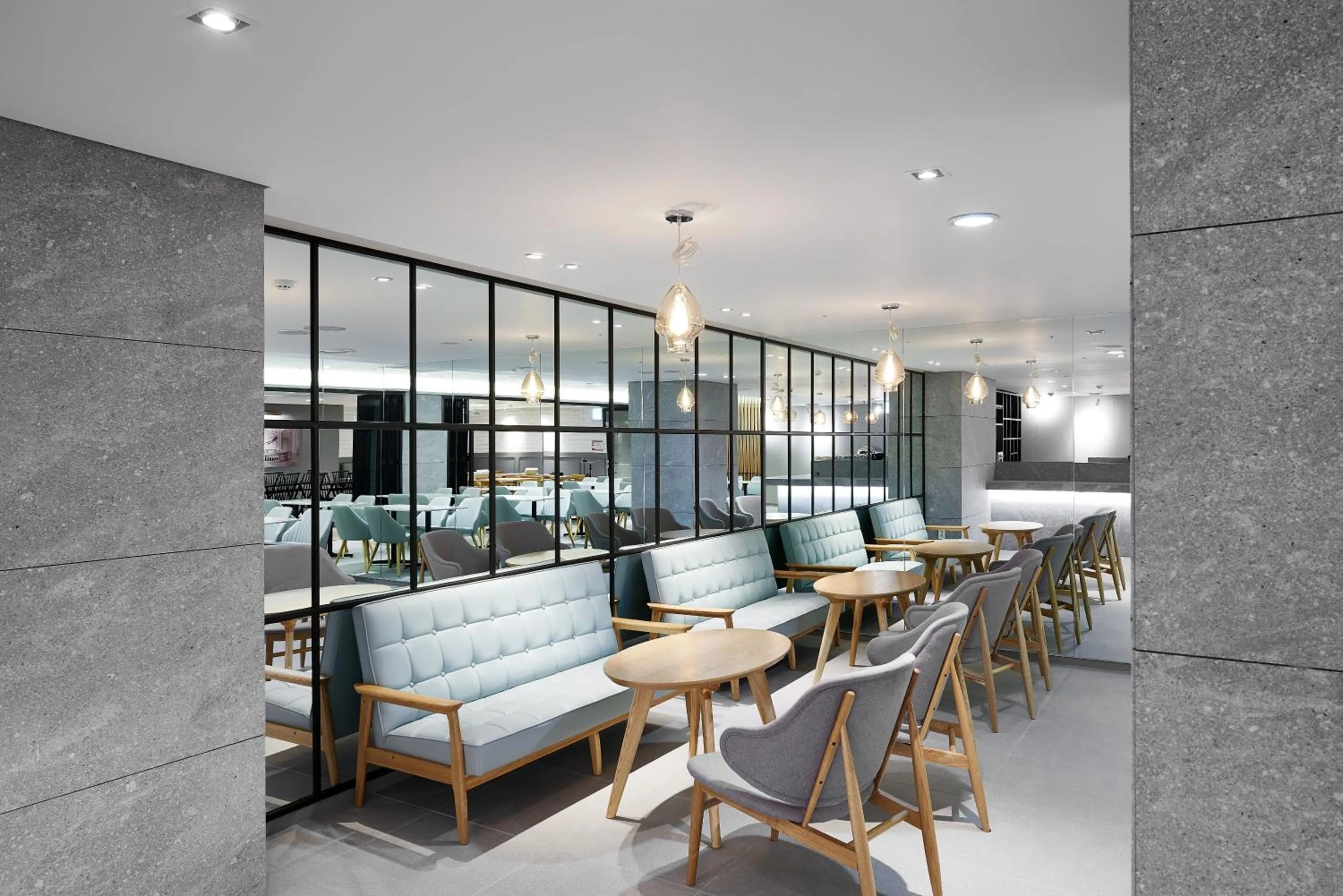 Restaurant/places to eat in Hotel Peyto Samseong