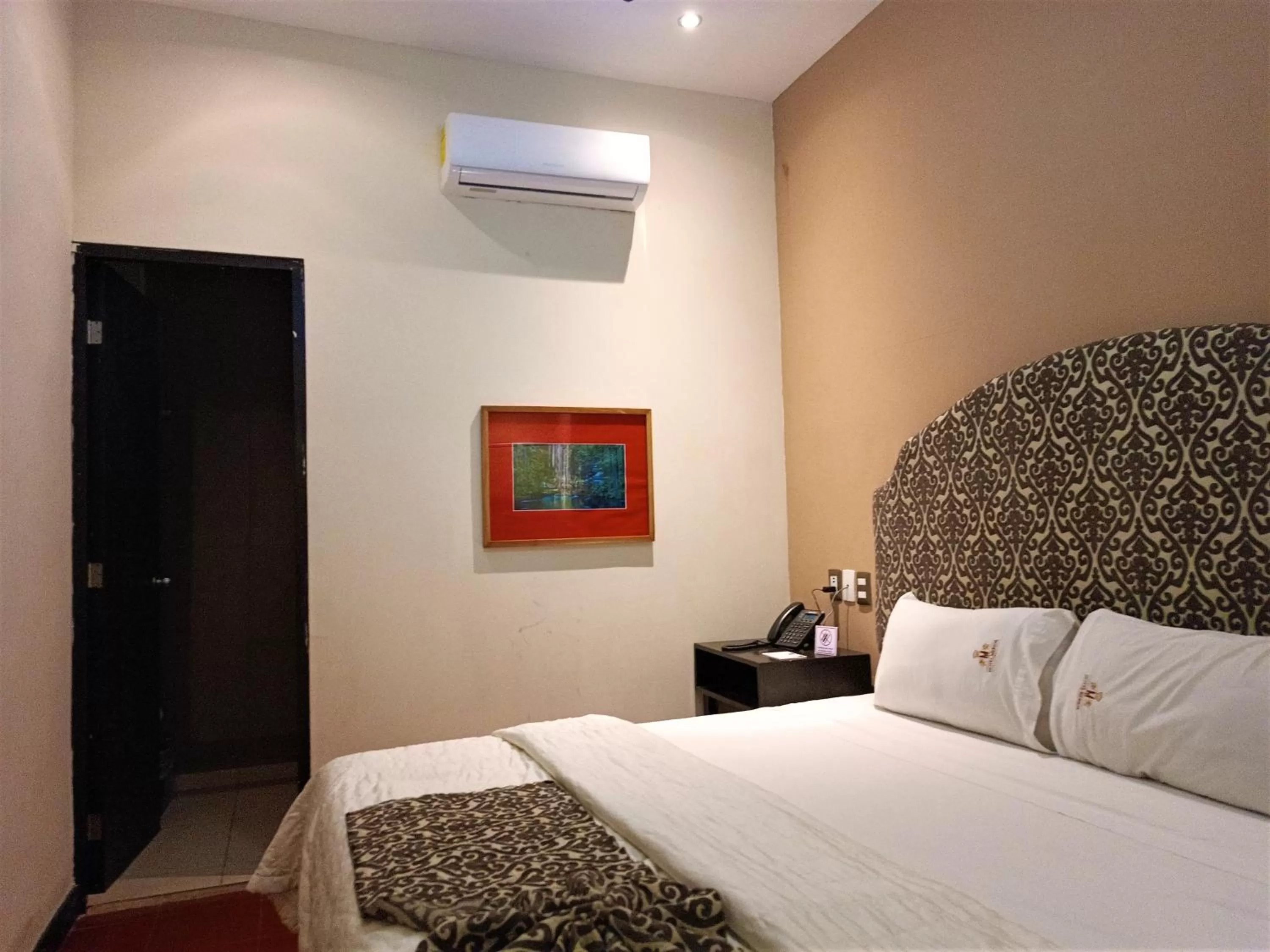 Photo of the whole room, Bed in Hotel Merida