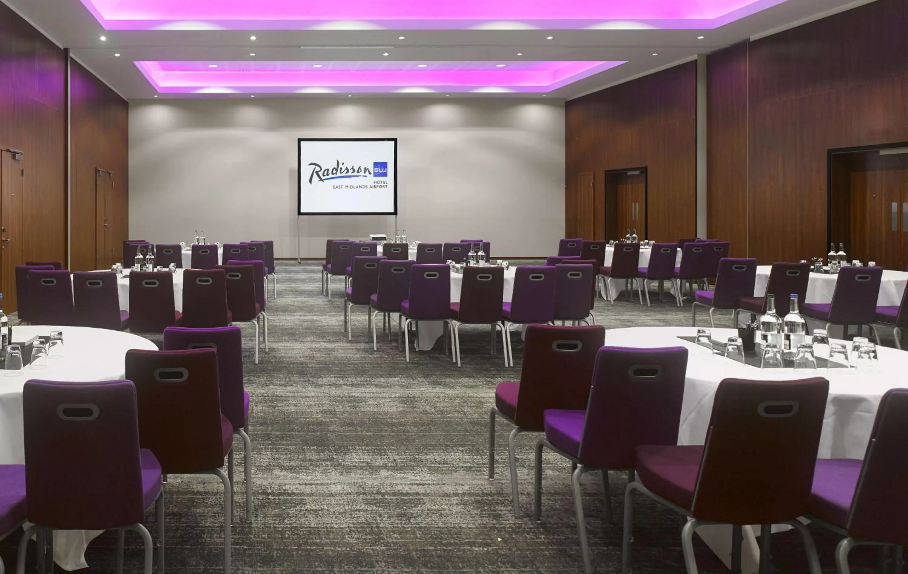 Meeting/conference room in Radisson Blu Hotel East Midlands Airport