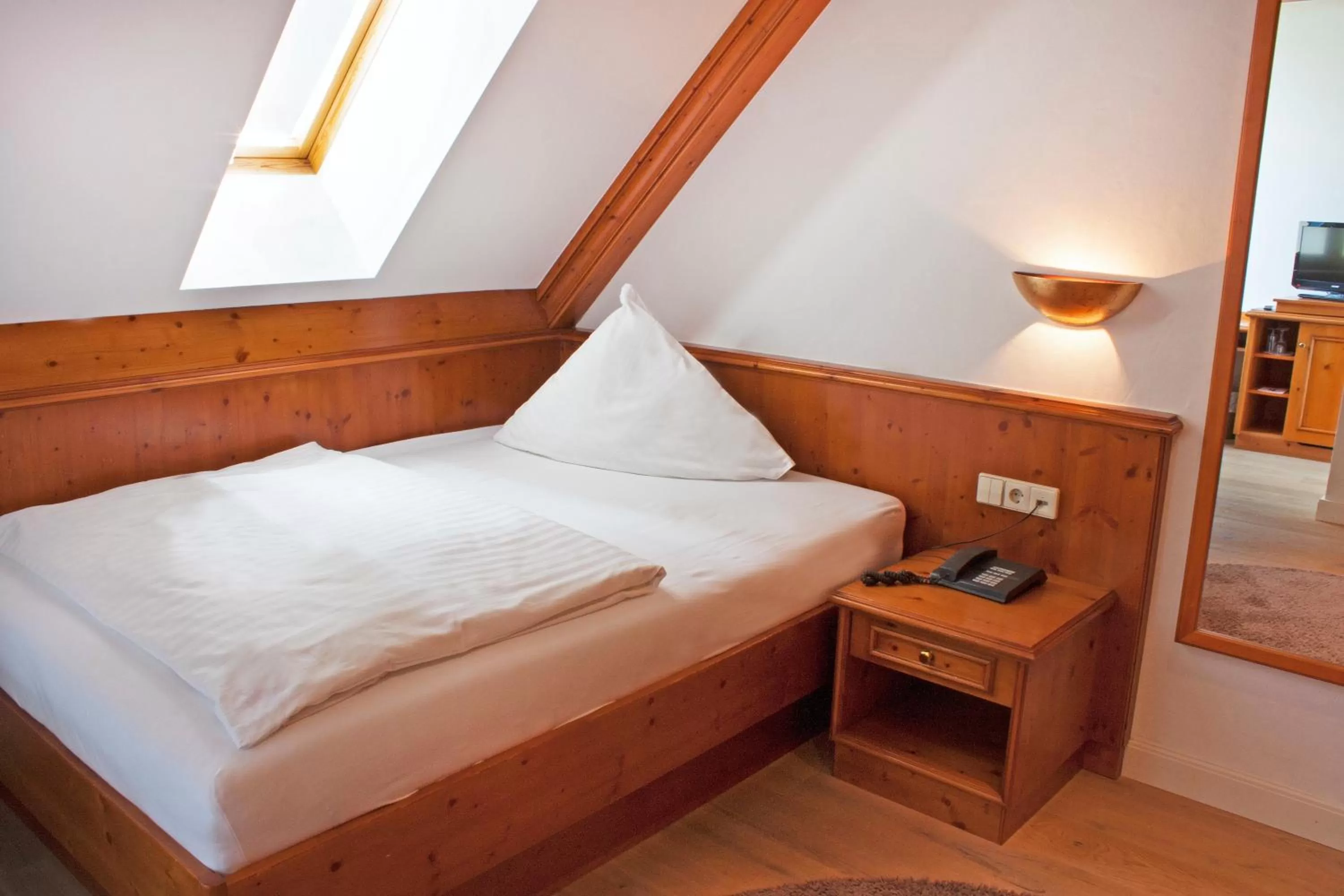 Photo of the whole room, Bed in Hotel Bayerischer Hof