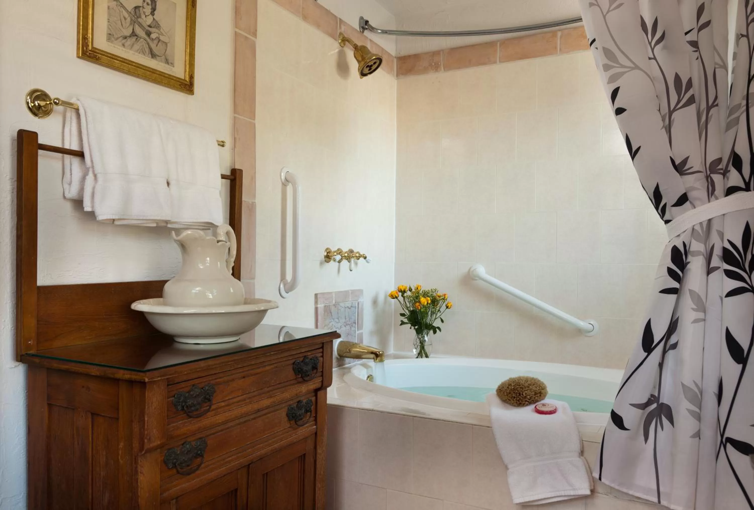 Shower in St. Francis Inn - Saint Augustine