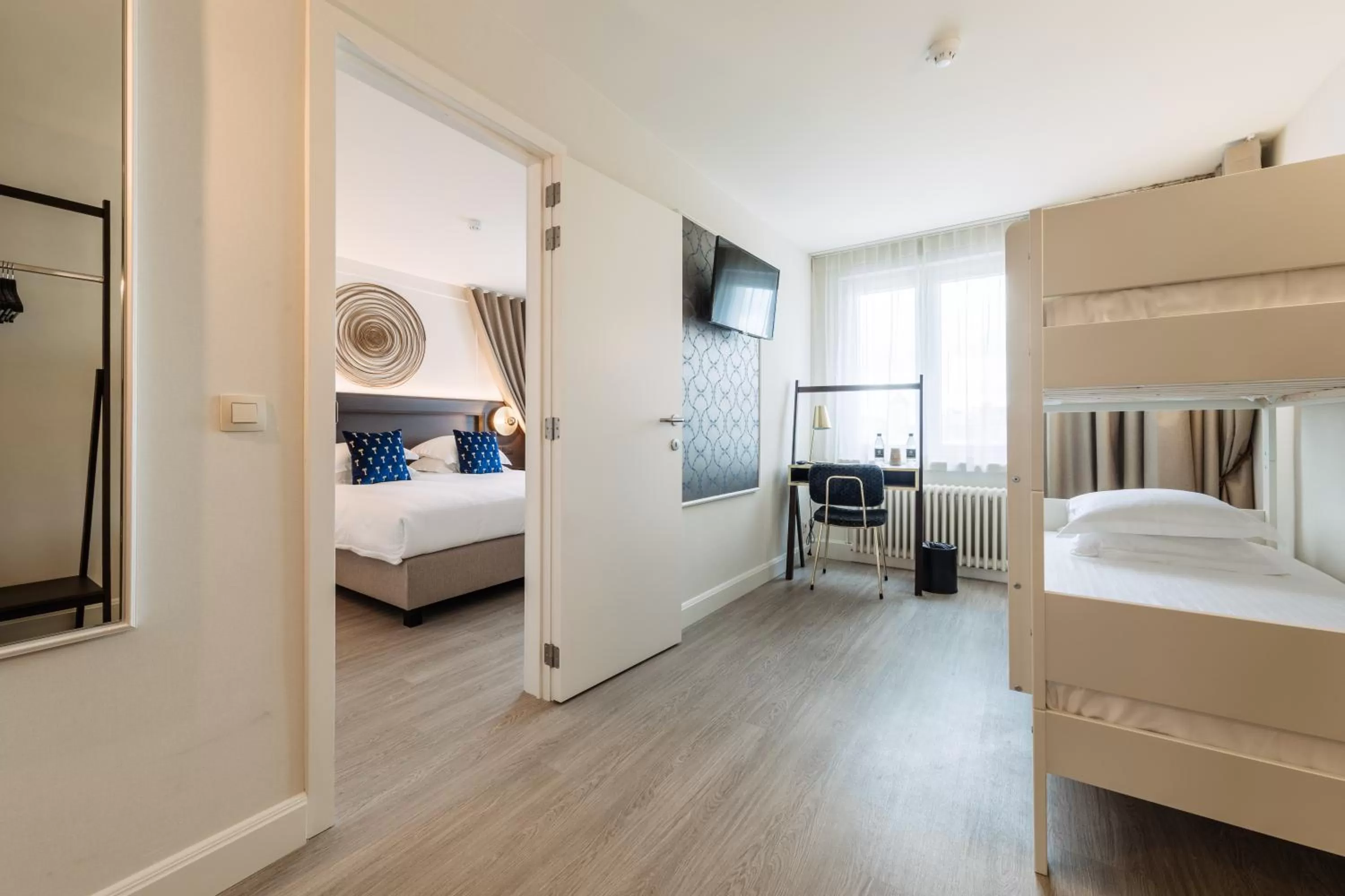 hair dresser, Bed in C-Hotels Continental