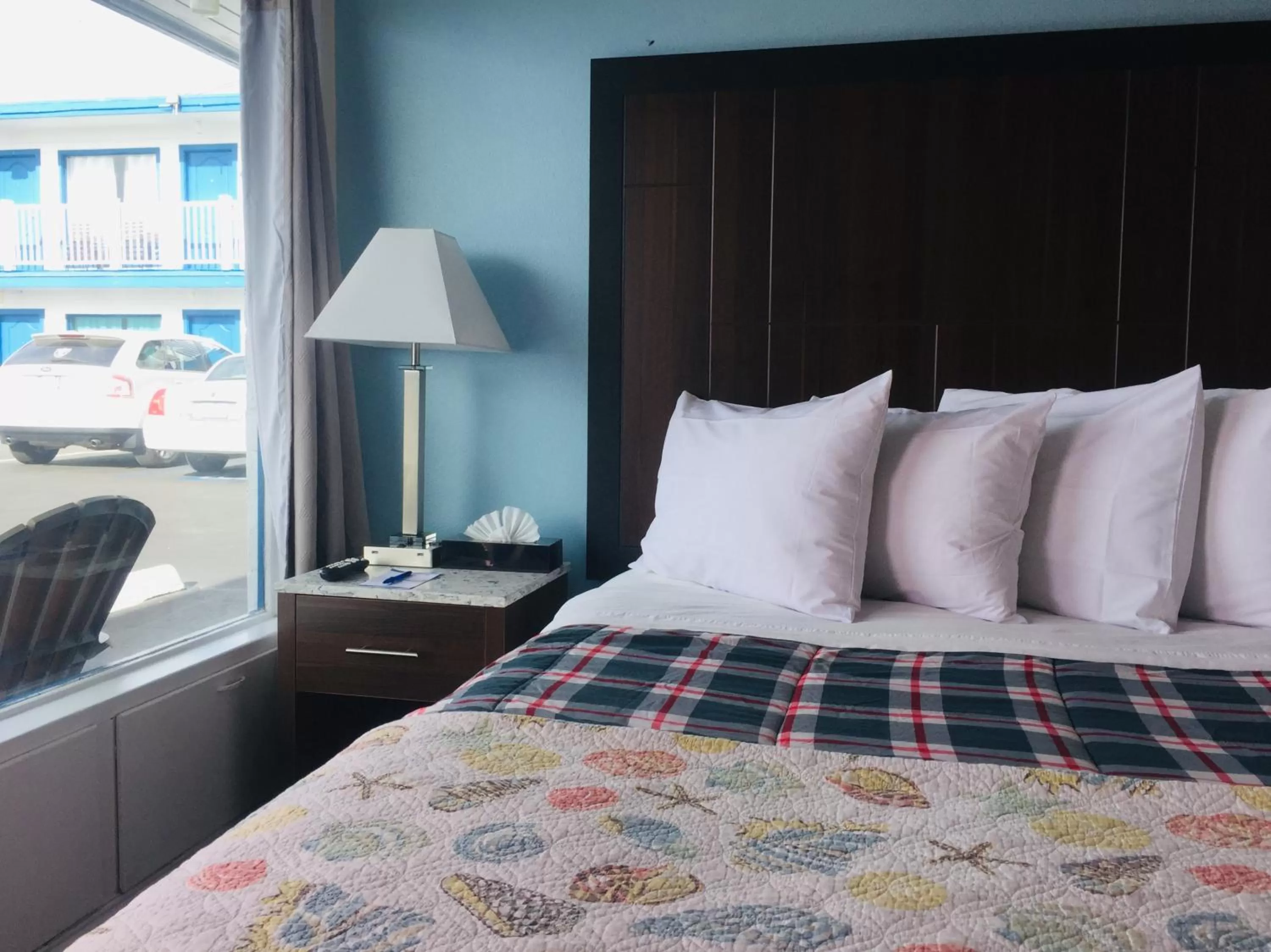 Bed in Dolphin Cove Motel