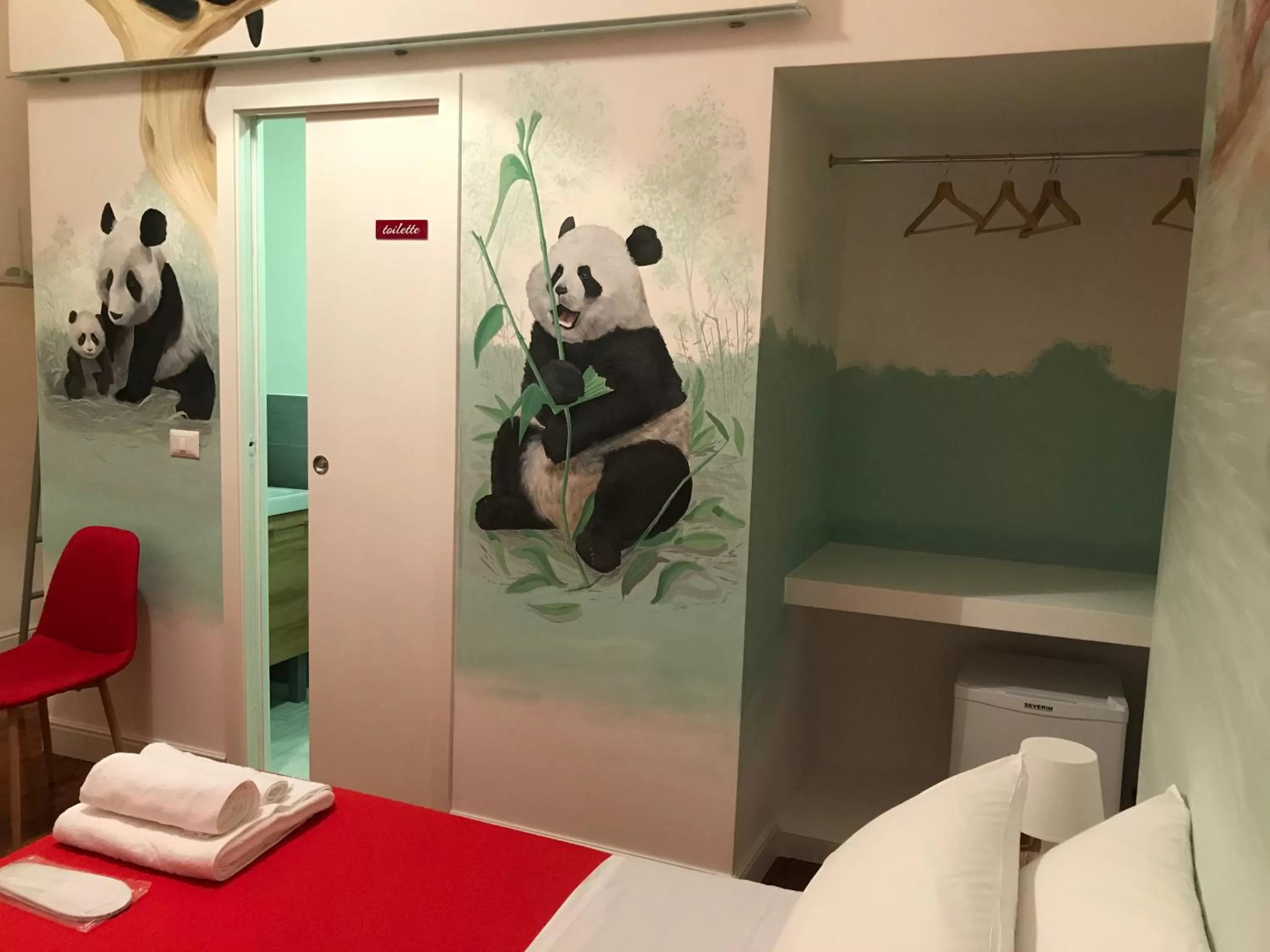 Bathroom, Bed in Giro nel mondo