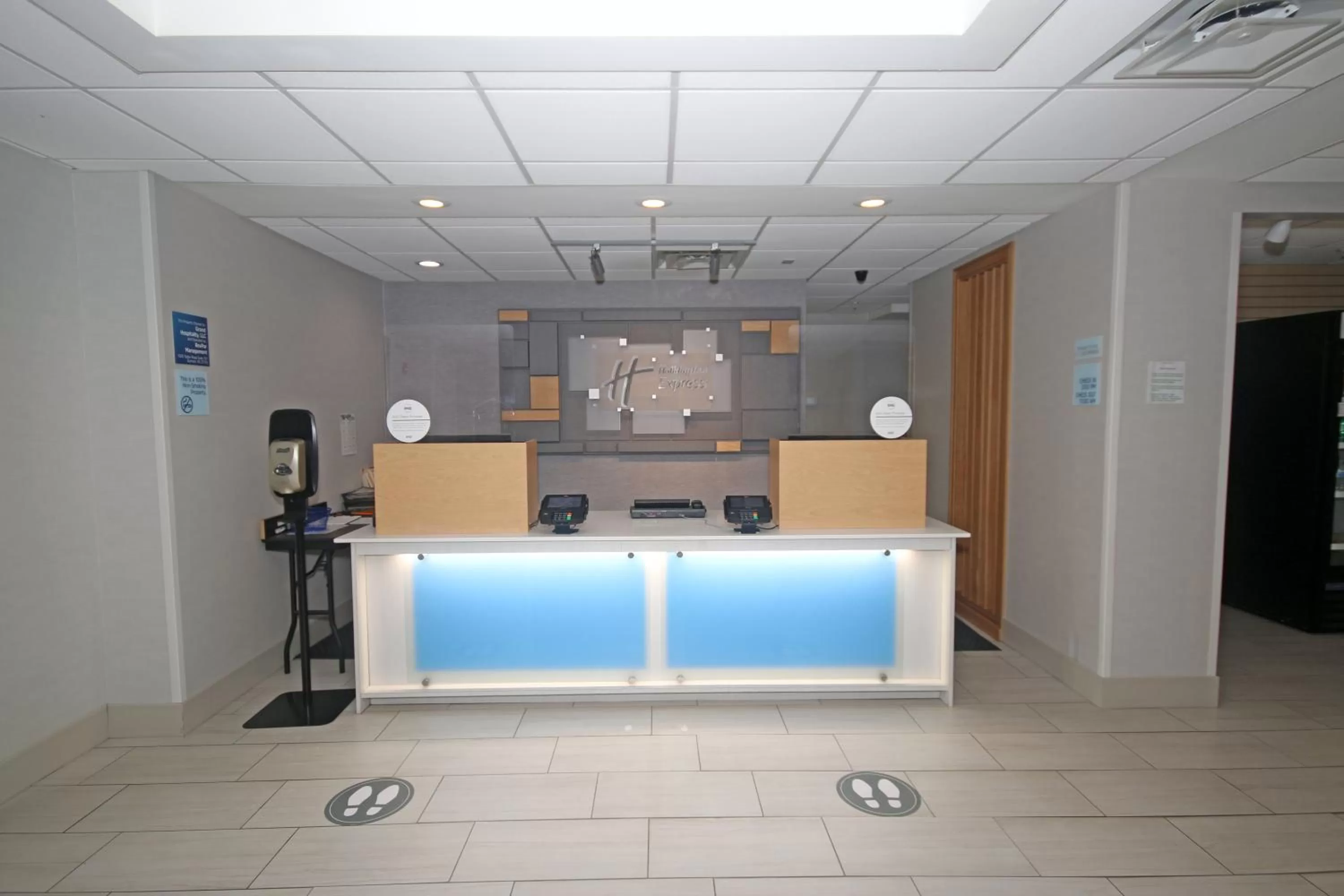 Property building in Holiday Inn Express Troutville-Roanoke North by IHG