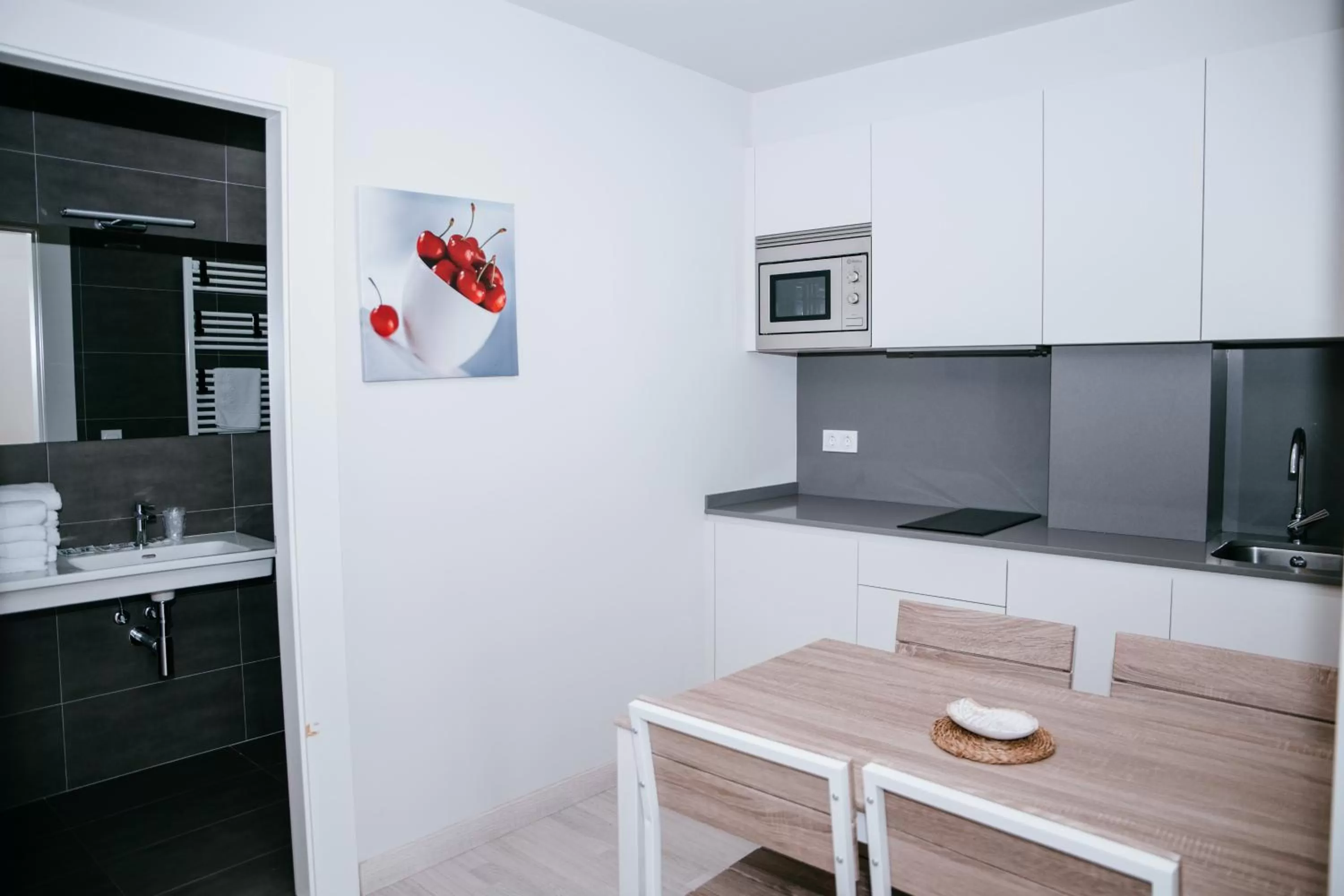 Kitchen or kitchenette in O balcón da ribeira