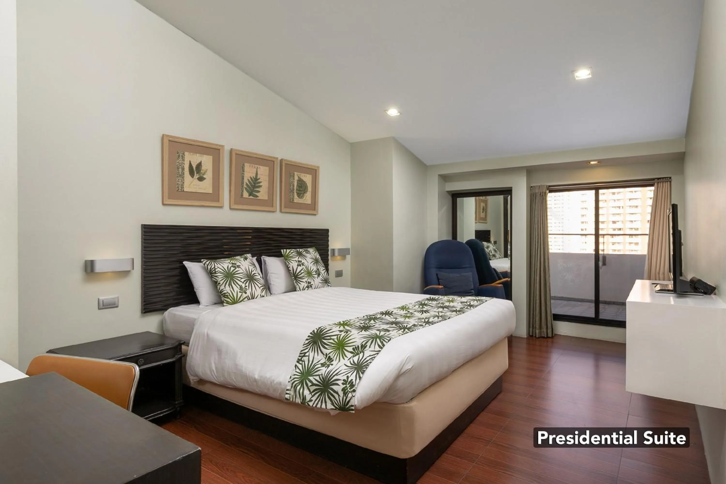 Bedroom, Bed in Orchid Garden Suites