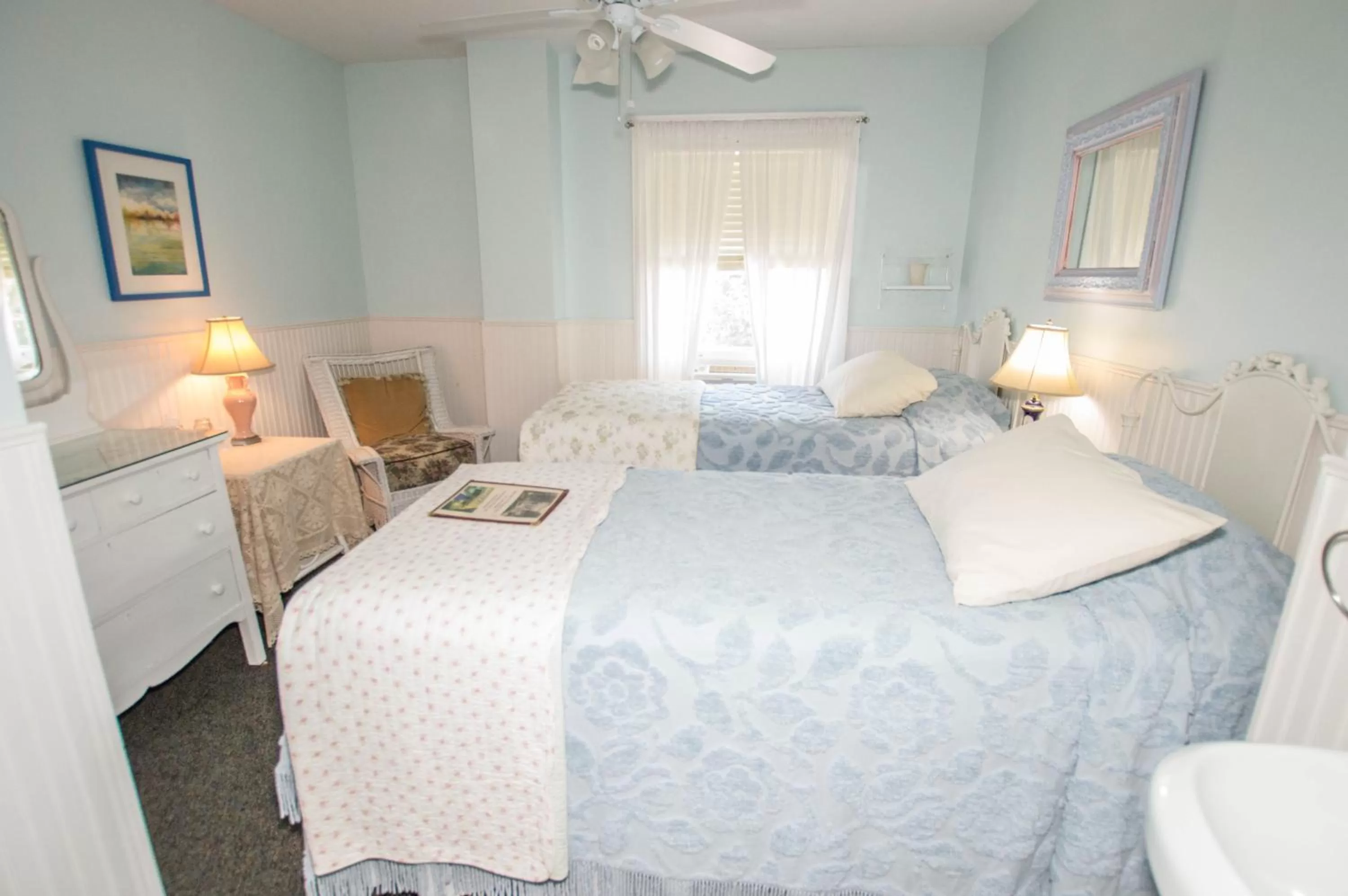 Bed in Terrace Inn and 1911 Restaurant