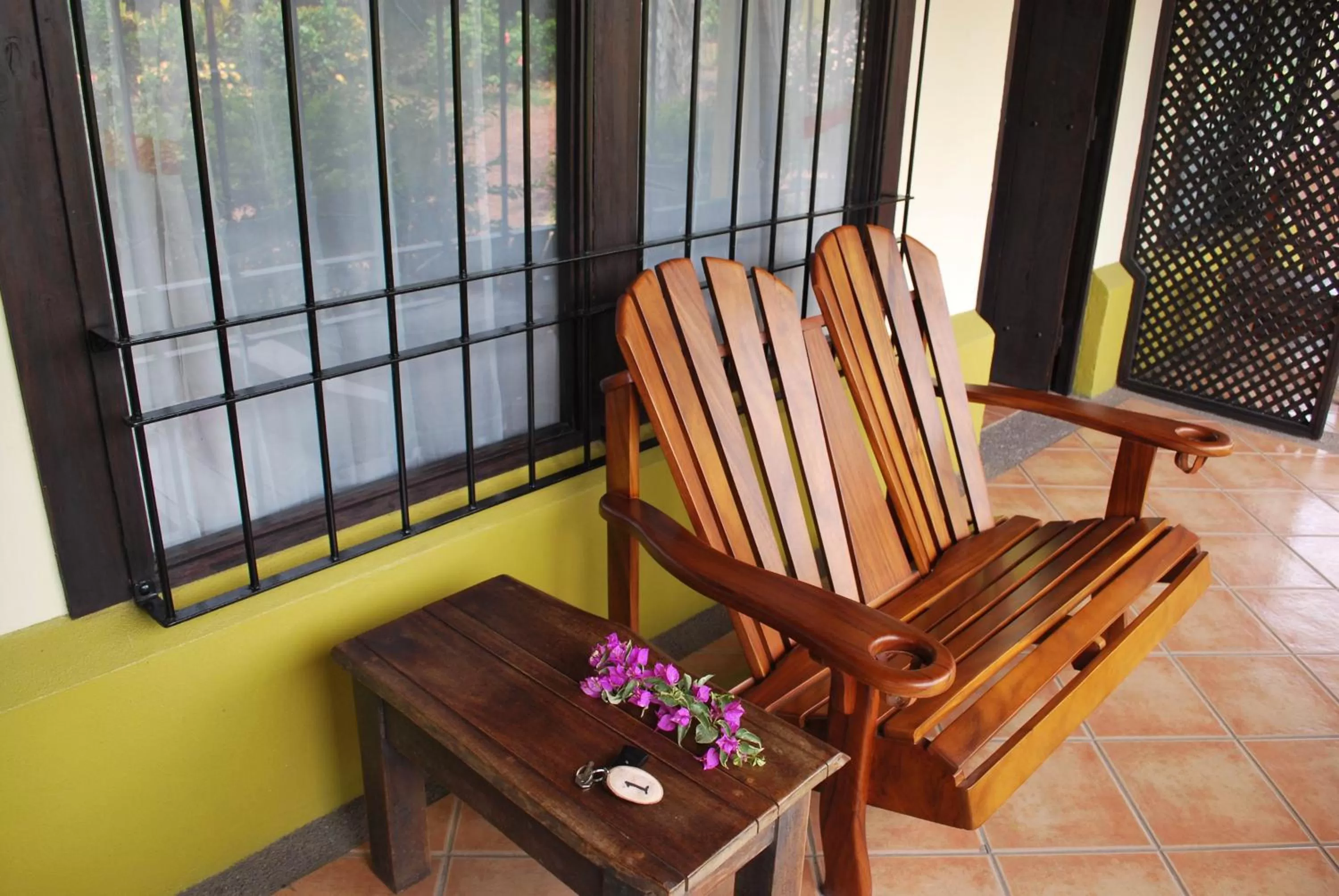 Patio, Lounge/Bar in Dos Palmas Studio Apartments