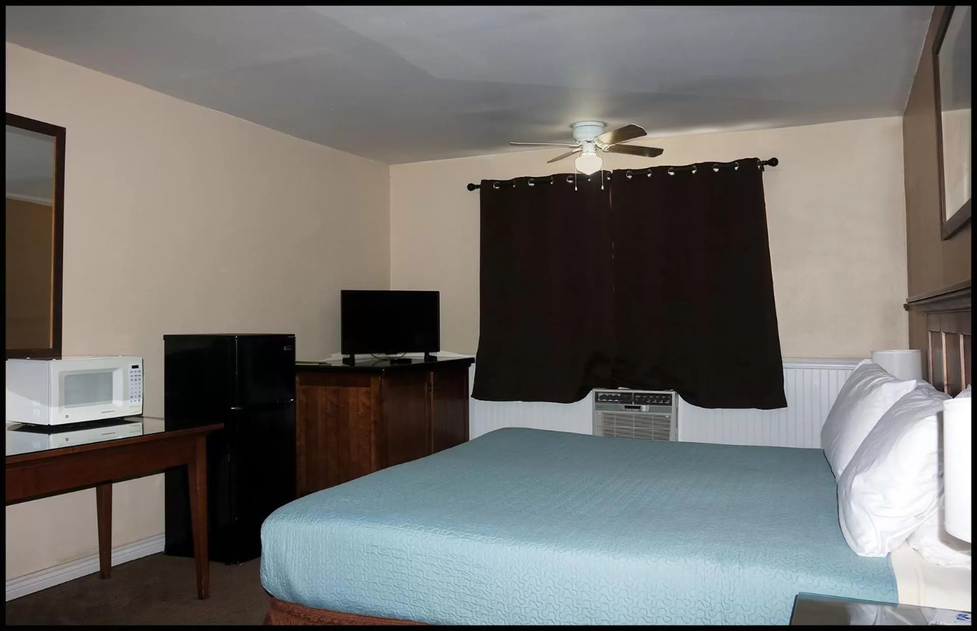 TV and multimedia, Bed in Antler Motel