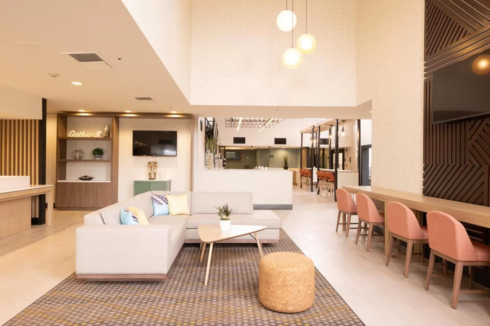 Lobby or reception in Holiday Inn Santa Ana-Orange County Airport by IHG