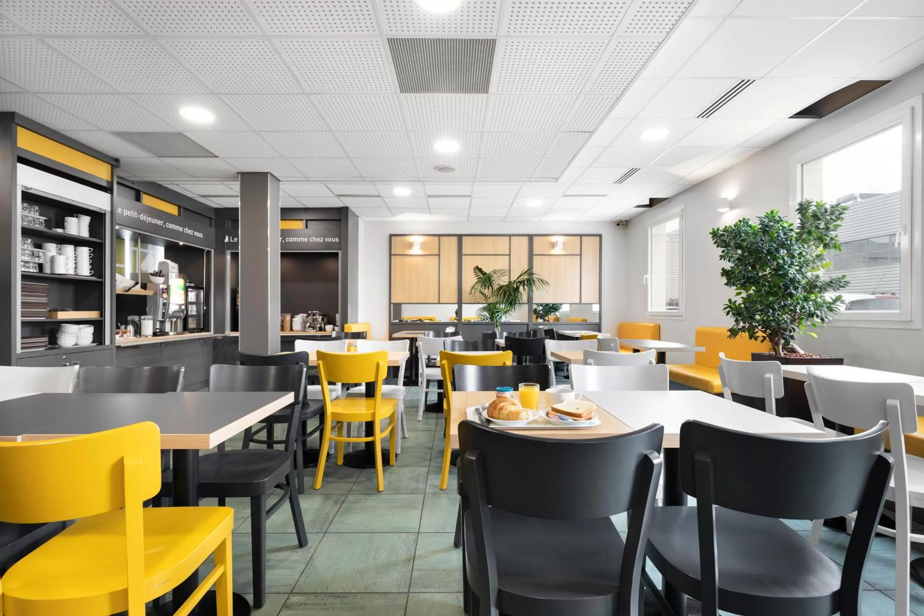 Buffet breakfast in B&B HOTEL Lyon Vénissieux