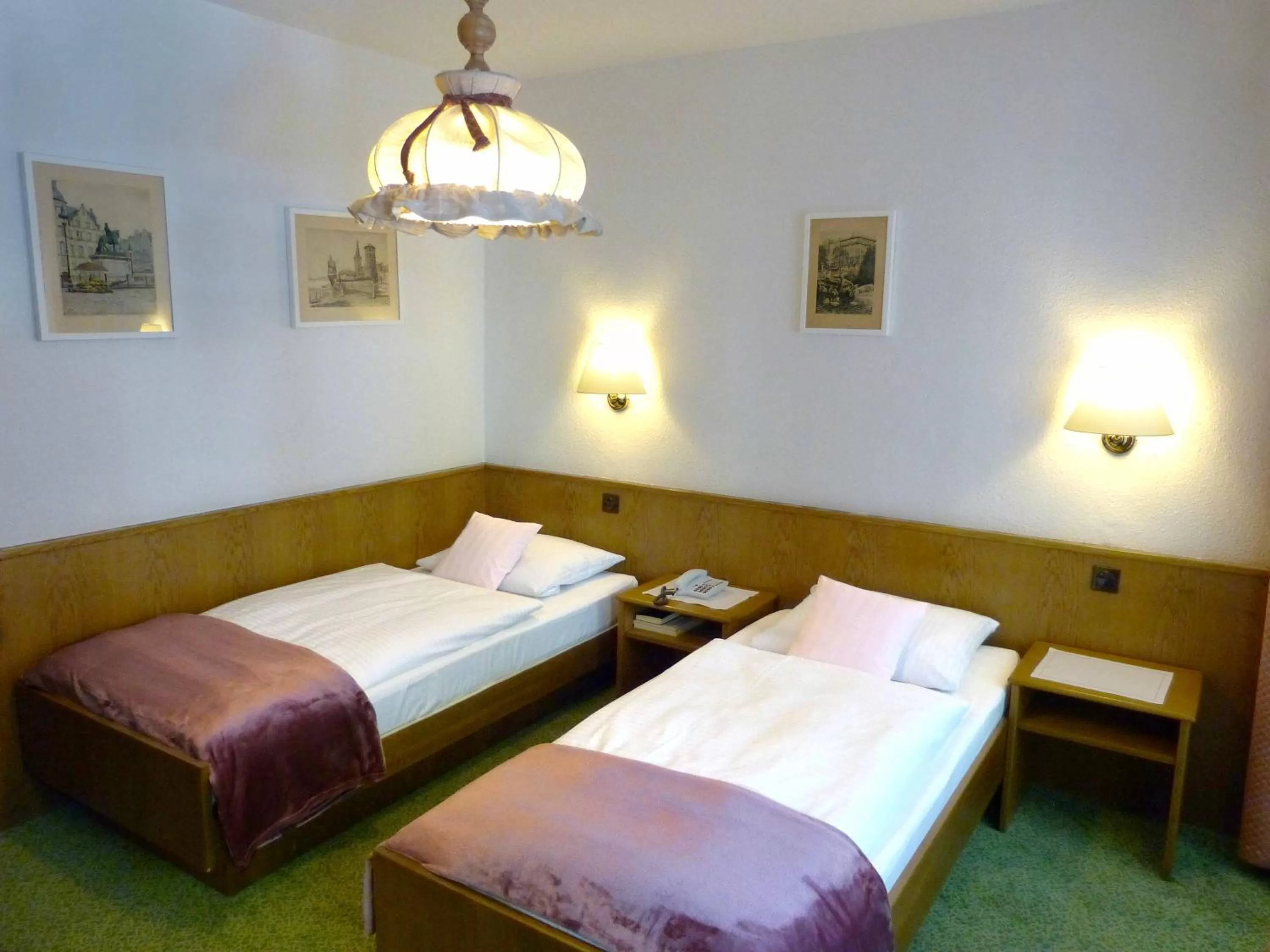 Photo of the whole room, Bed in Hotel Wurms