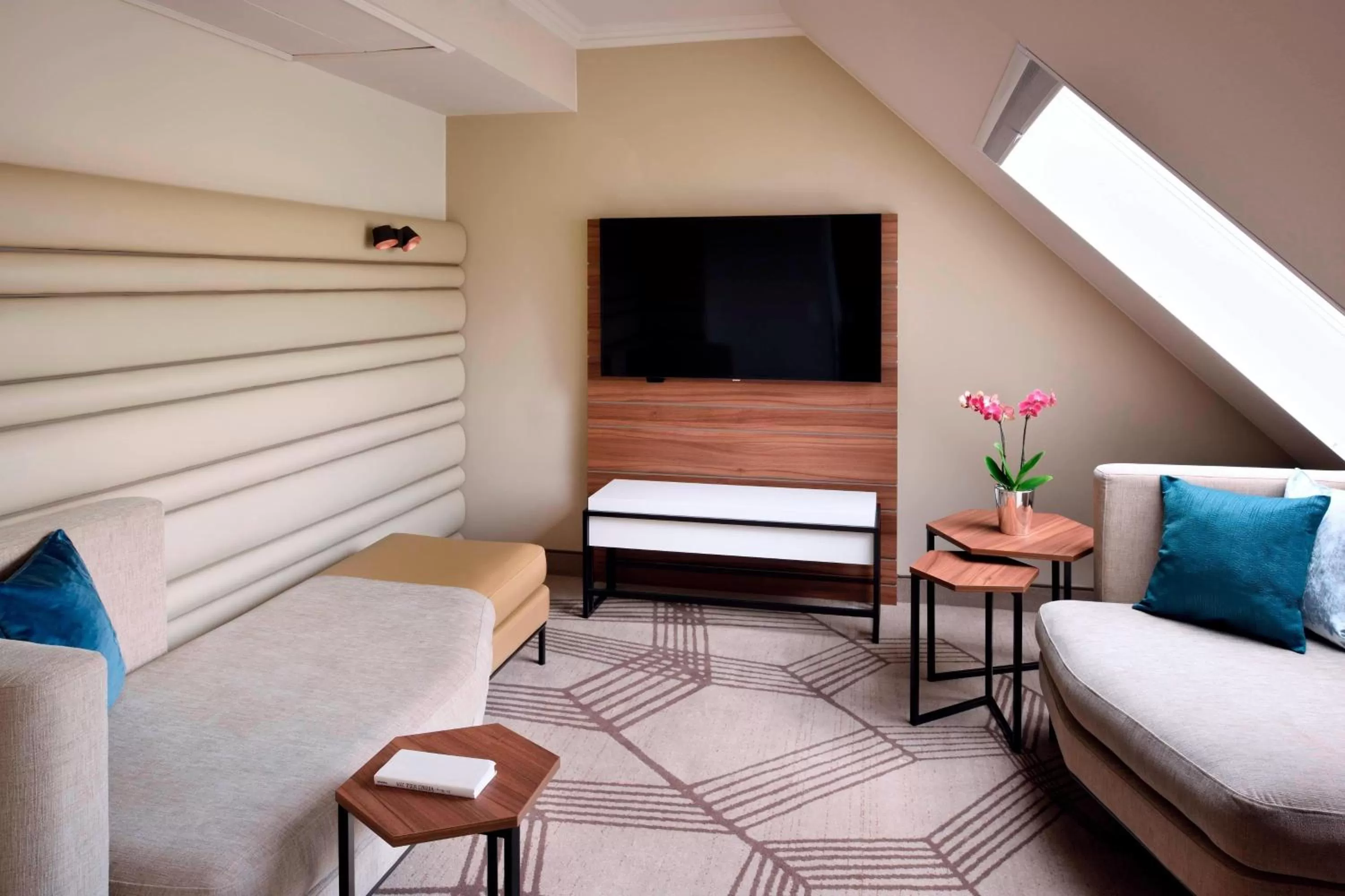 Photo of the whole room in Prague Marriott Hotel