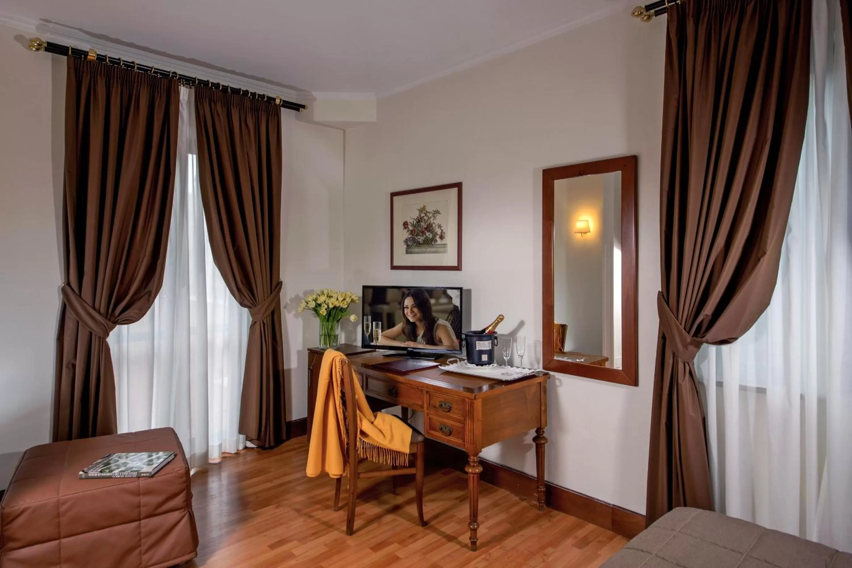 Decorative detail, TV/Entertainment Center in Hotel Villa Grazioli