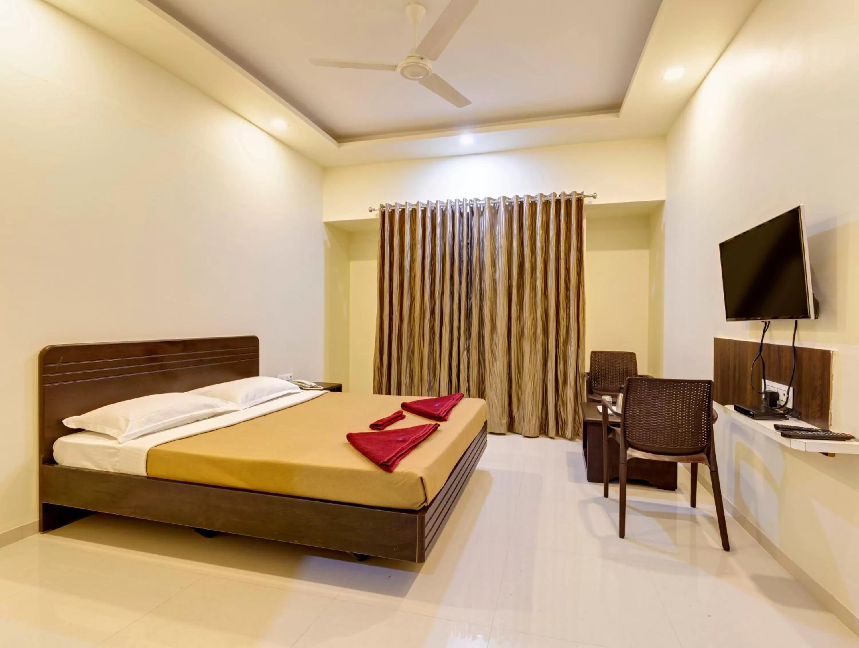 Bedroom, Bed in Hotel Galaxy Inn Kolhapur