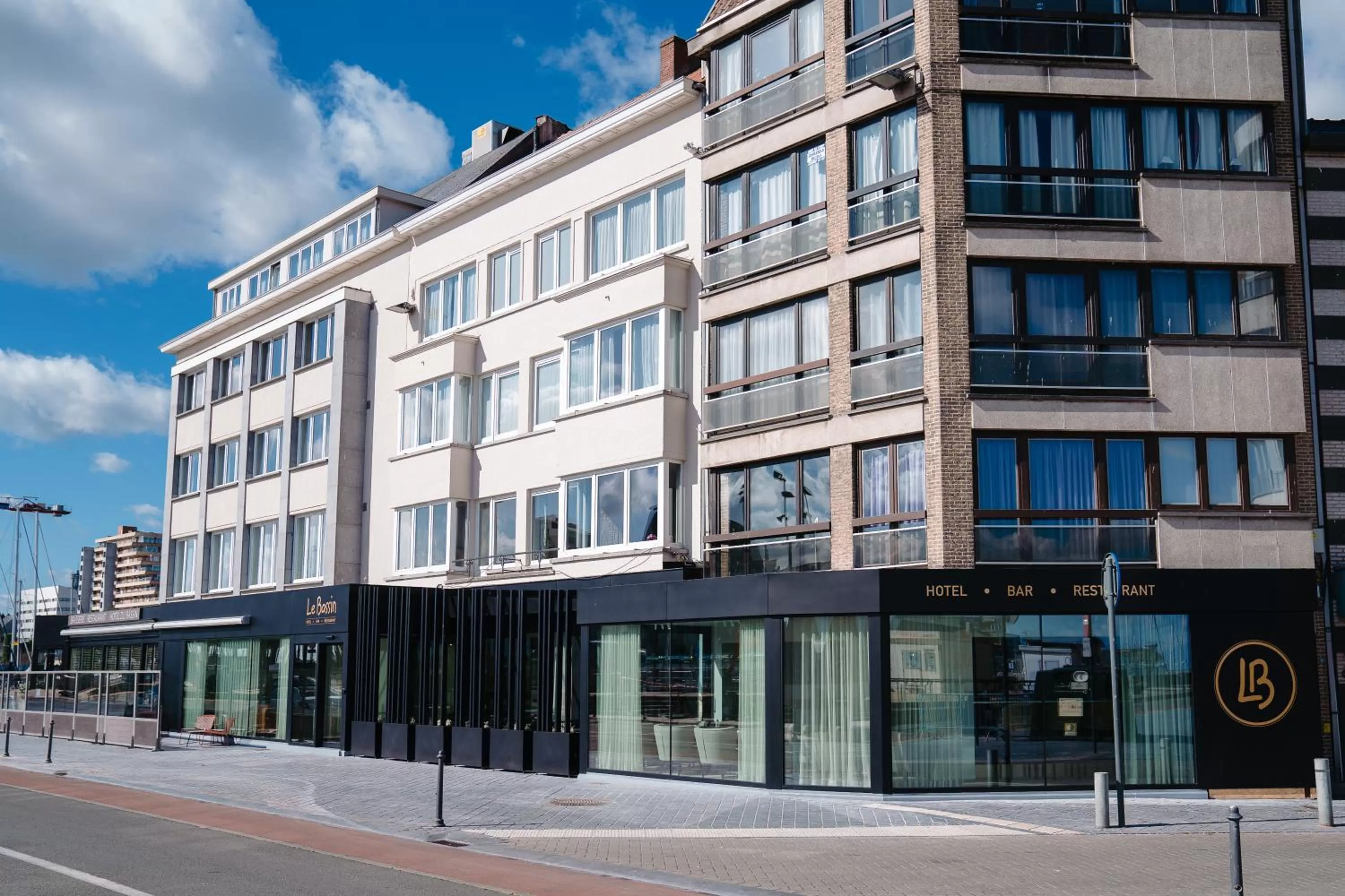 Property building in Hotel du Bassin